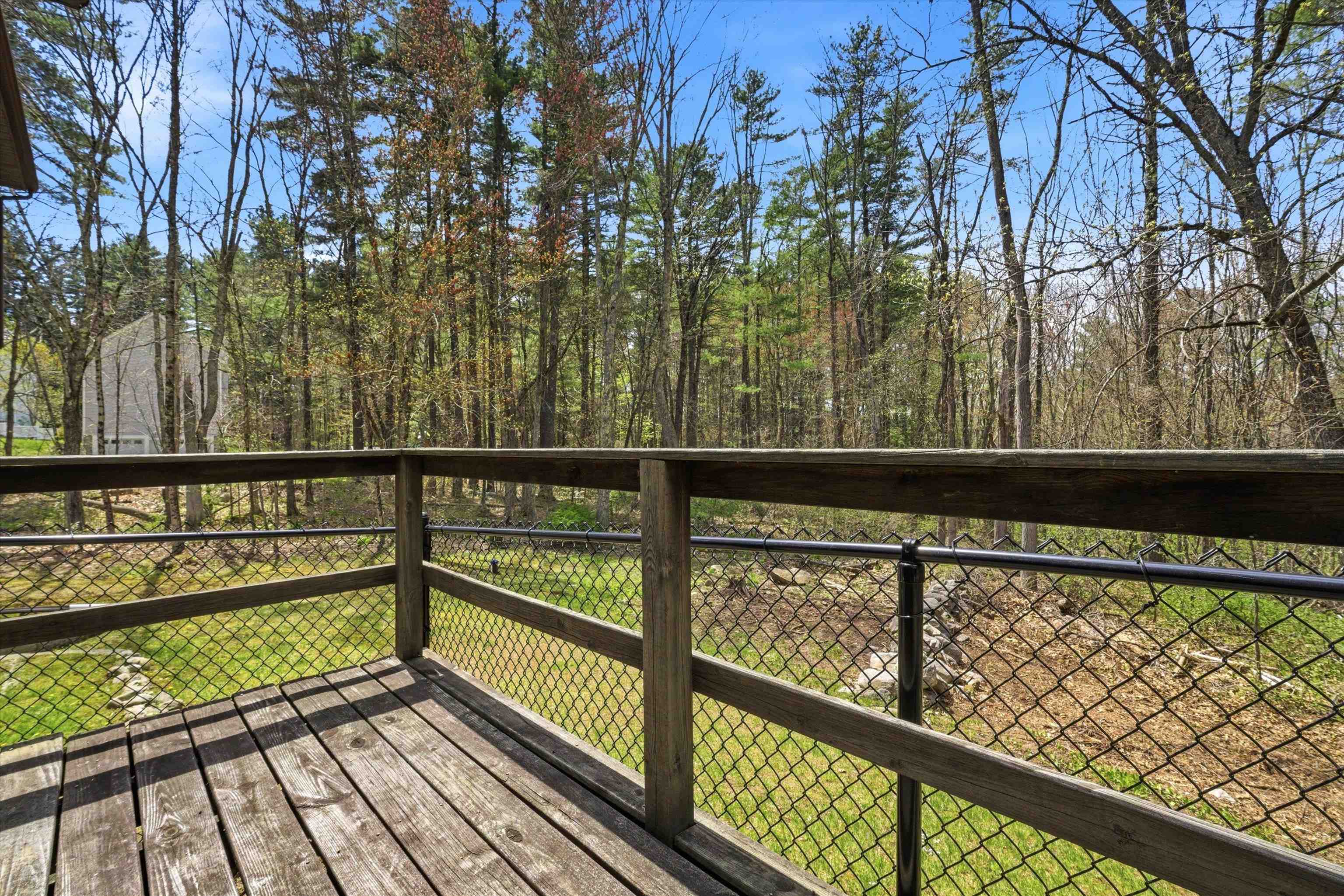 11 Coleman Pl, Londonderry, NH 03053