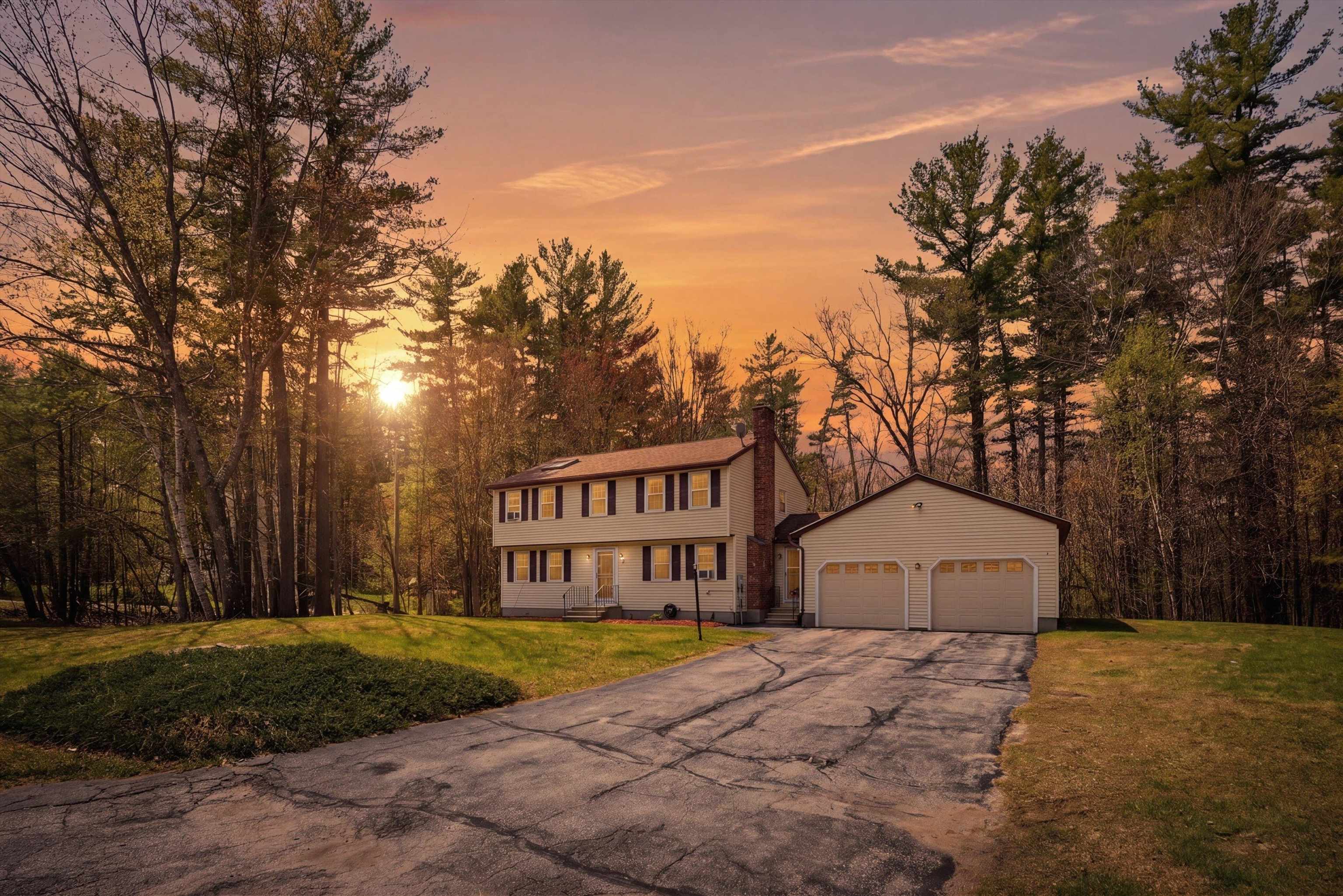11 Coleman Pl, Londonderry, NH 03053