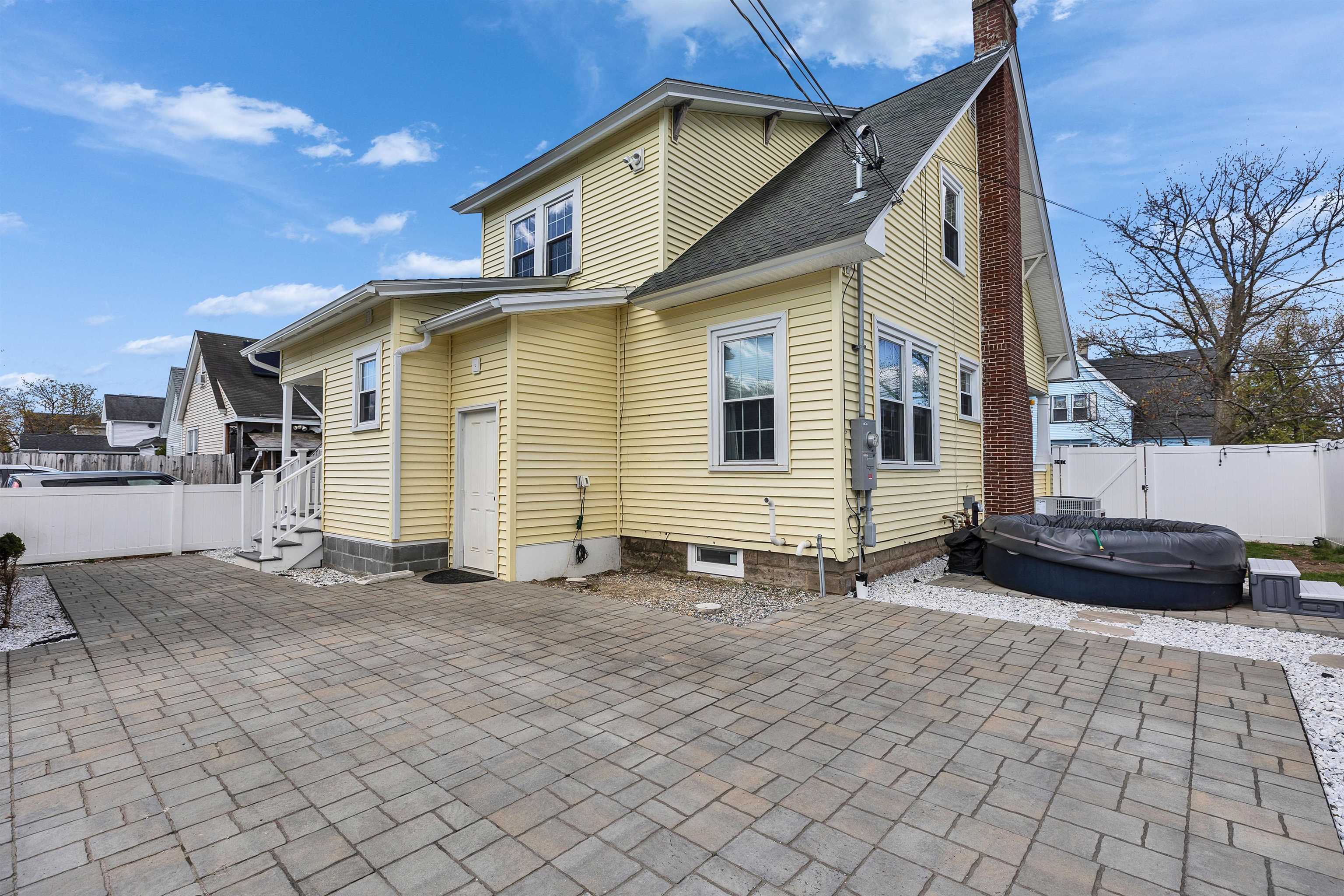 237 Jewett St, Manchester, NH 03103
