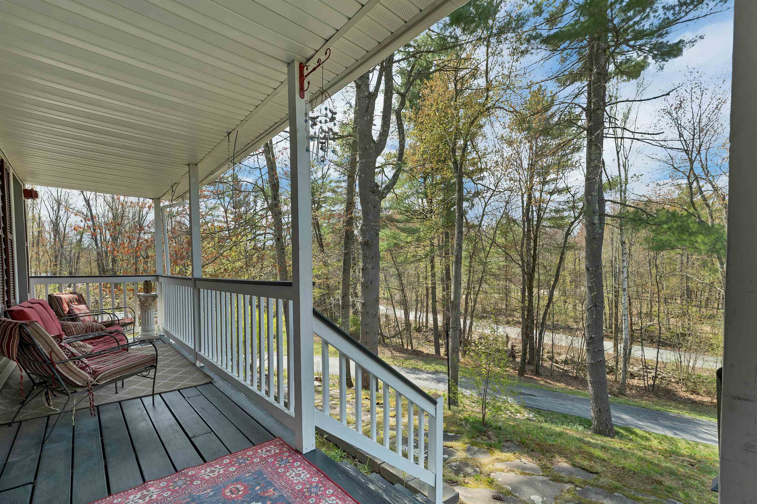 71 Auburn Rd, Hooksett, NH 03106