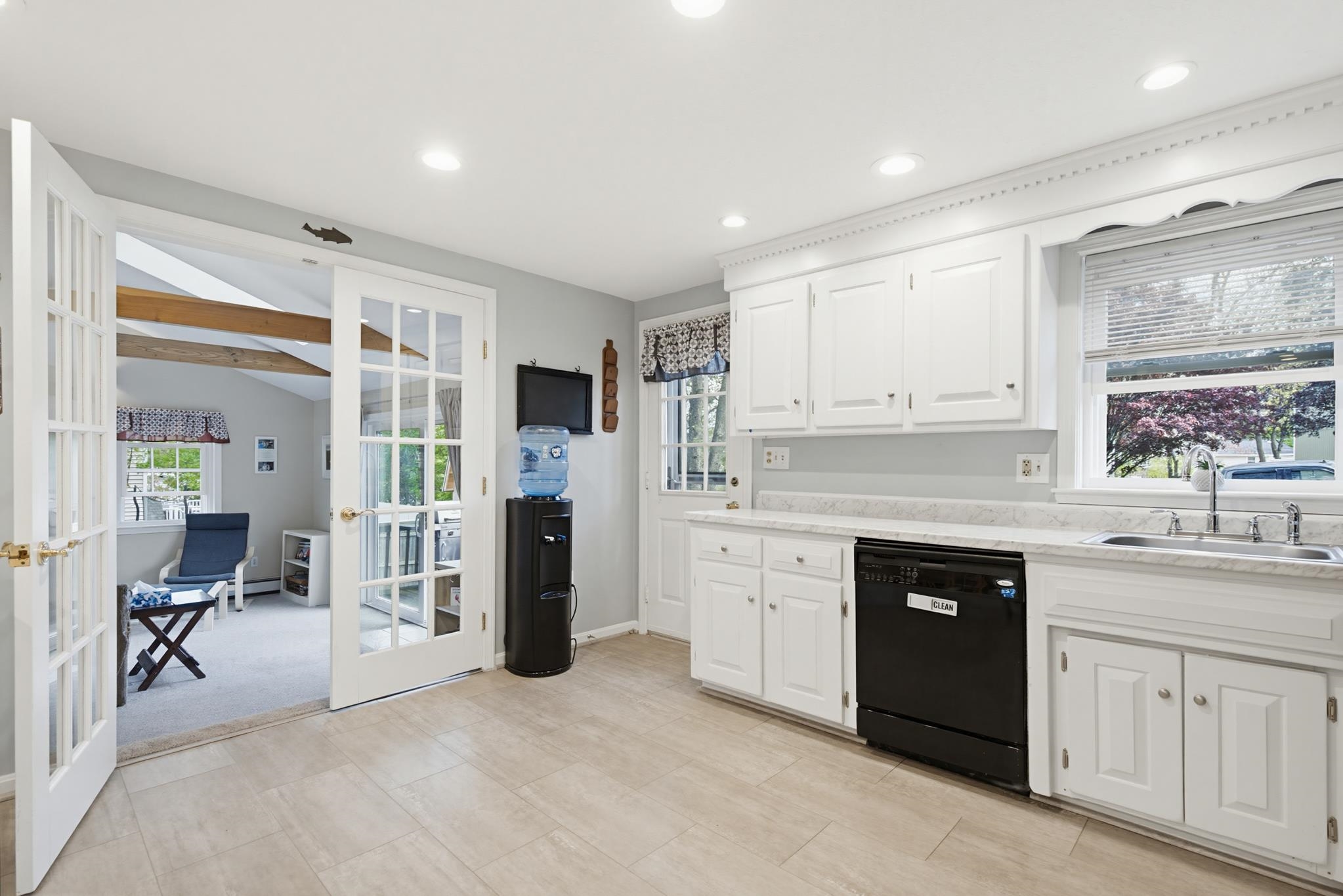 11 Custom St, Nashua, NH 03062