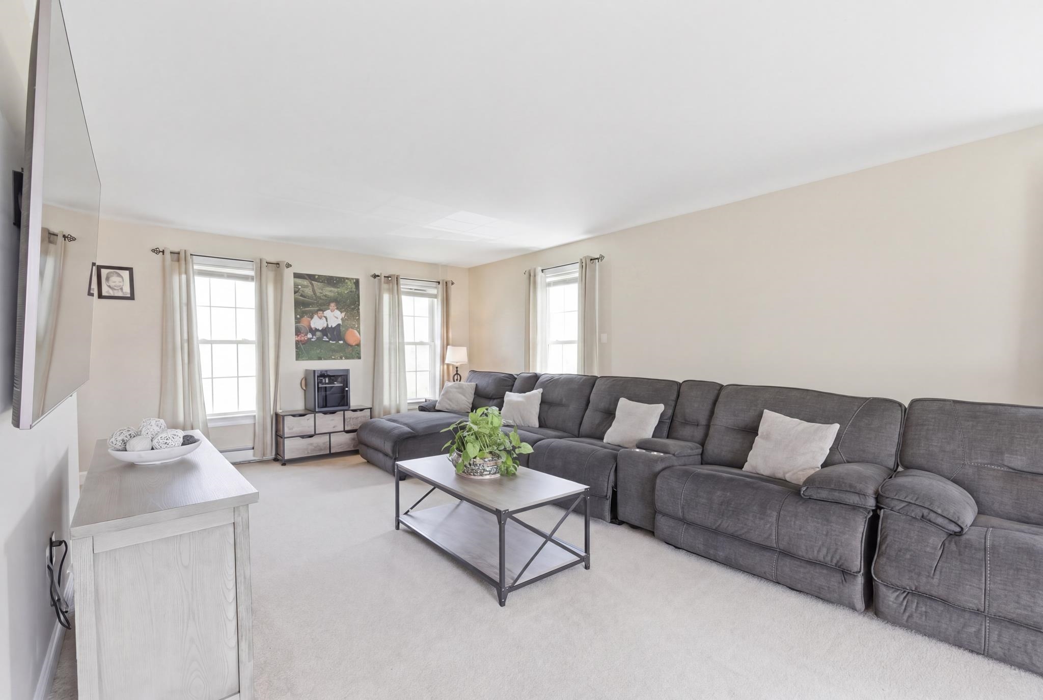15 Baer Rd, Rollinsford, NH 03869