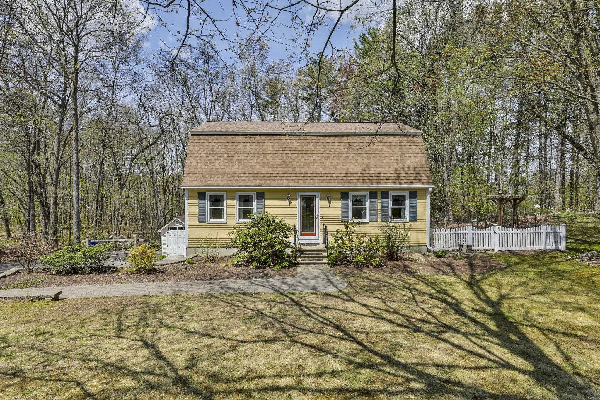 9 Lund Dr, Hudson, NH 03051