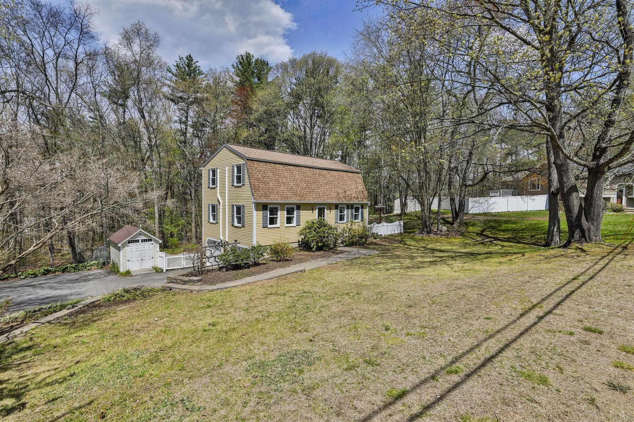 9 Lund Dr, Hudson, NH 03051