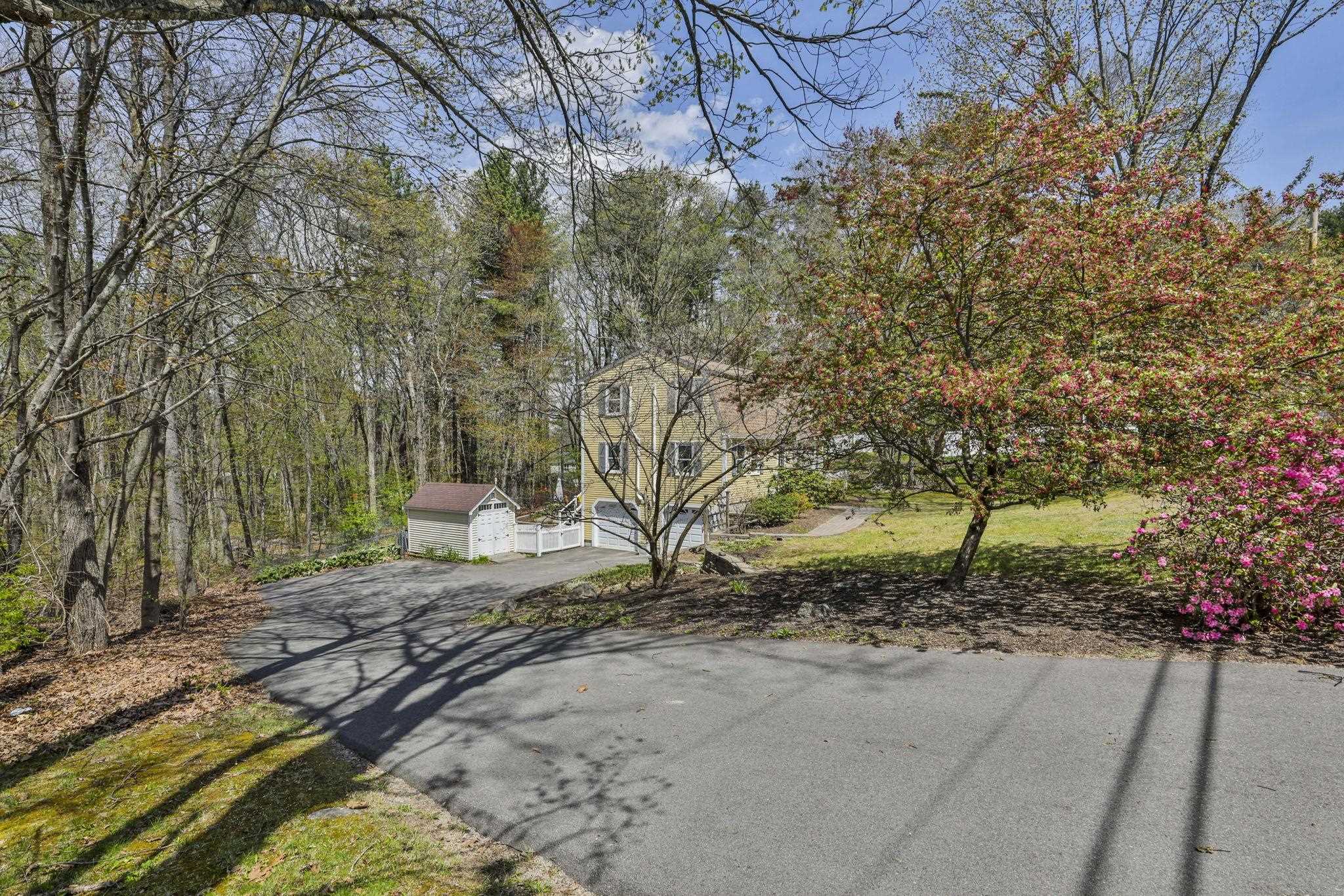 9 Lund Dr, Hudson, NH 03051