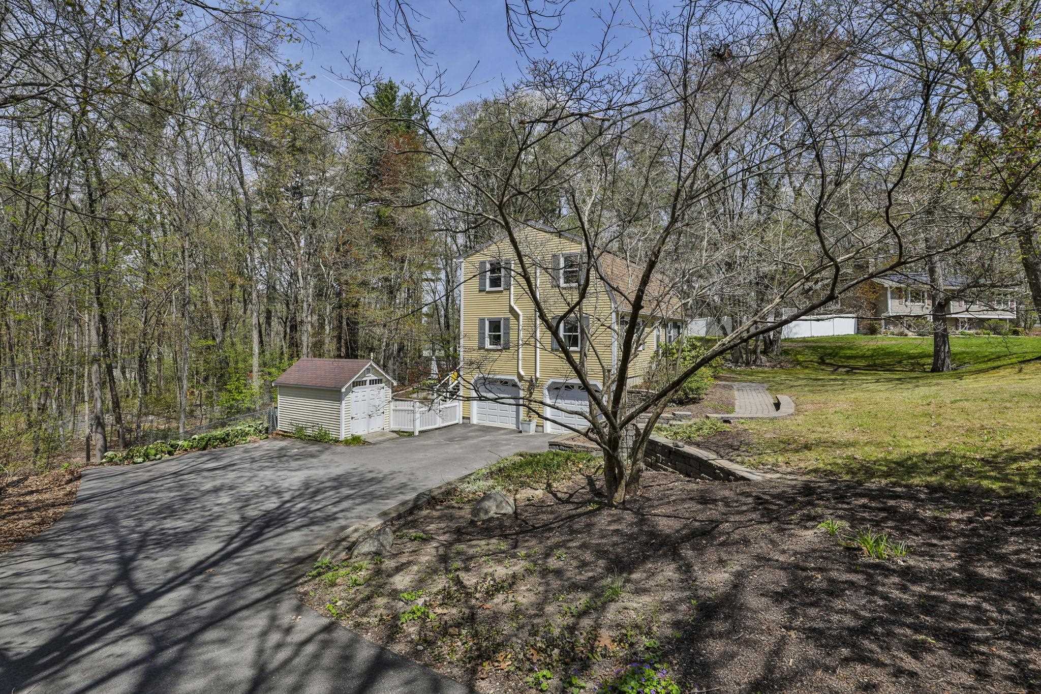 9 Lund Dr, Hudson, NH 03051
