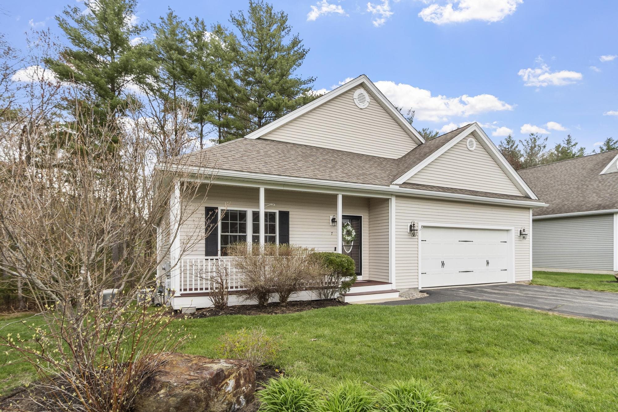 7 Torrey Pines Cir, Plaistow, NH 03865