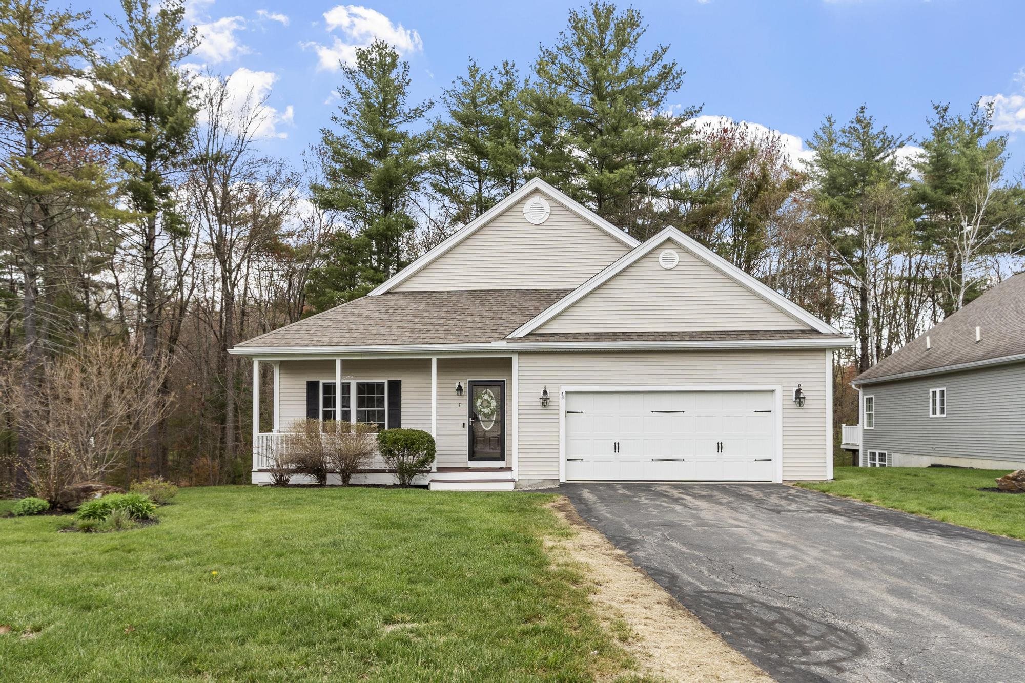 7 Torrey Pines Cir, Plaistow, NH 03865