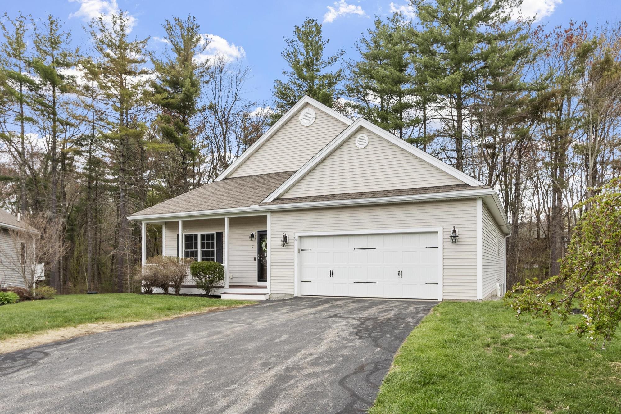 7 Torrey Pines Cir, Plaistow, NH 03865