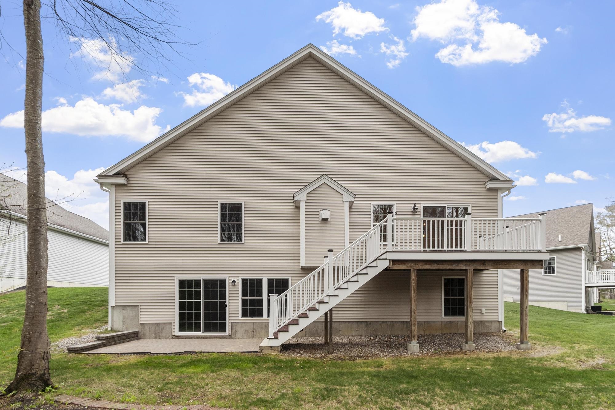 7 Torrey Pines Cir, Plaistow, NH 03865
