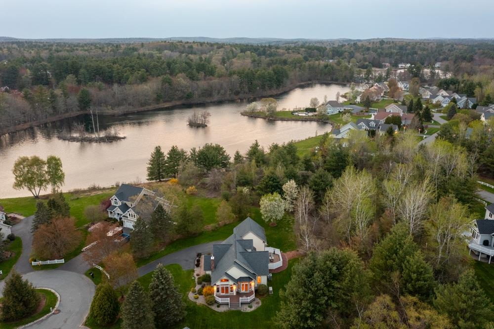 16 Hawkins Pond Ln, Salem, NH 03079
