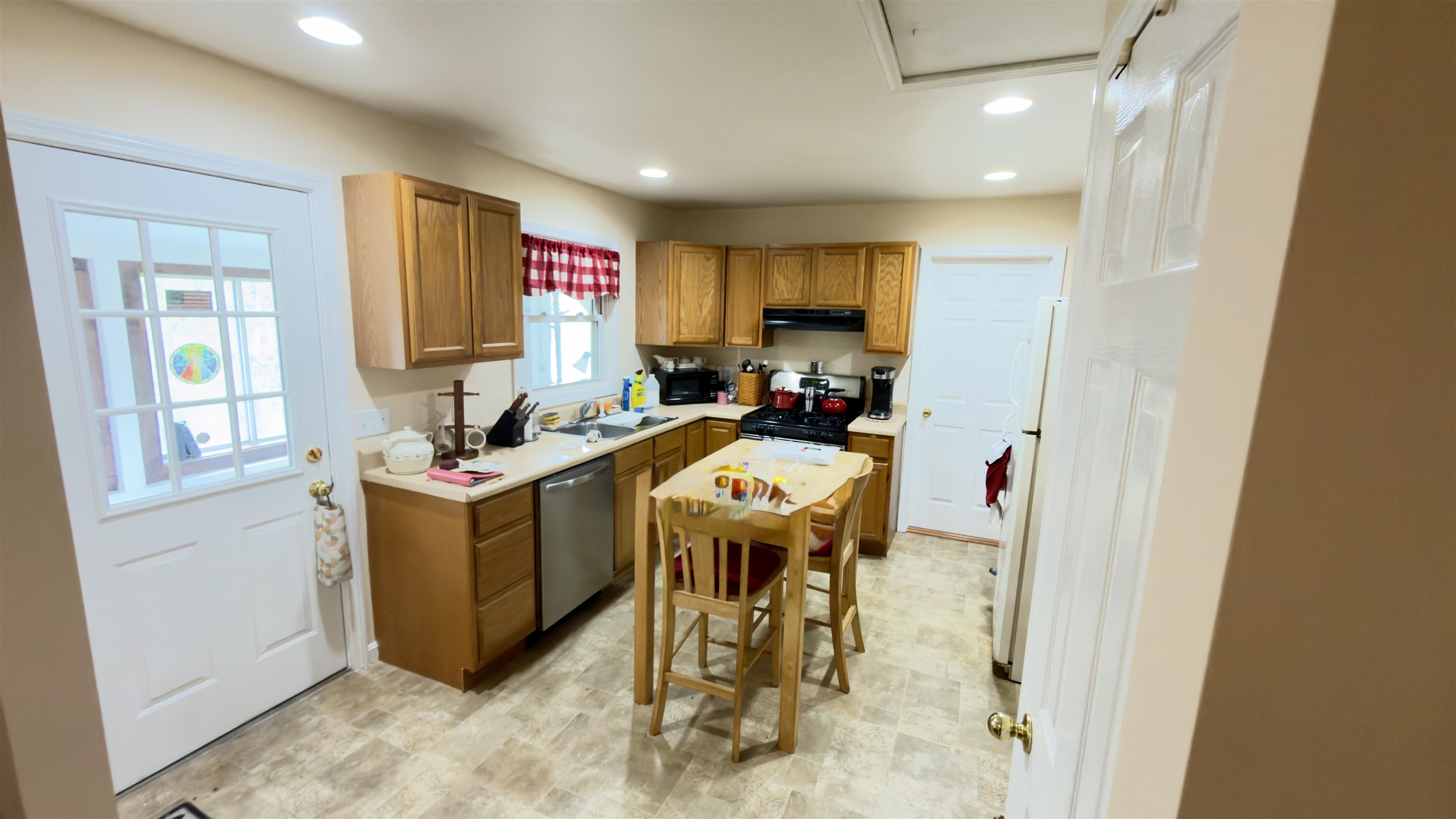 10 Cote Circle Ave, Raymond, NH 03077