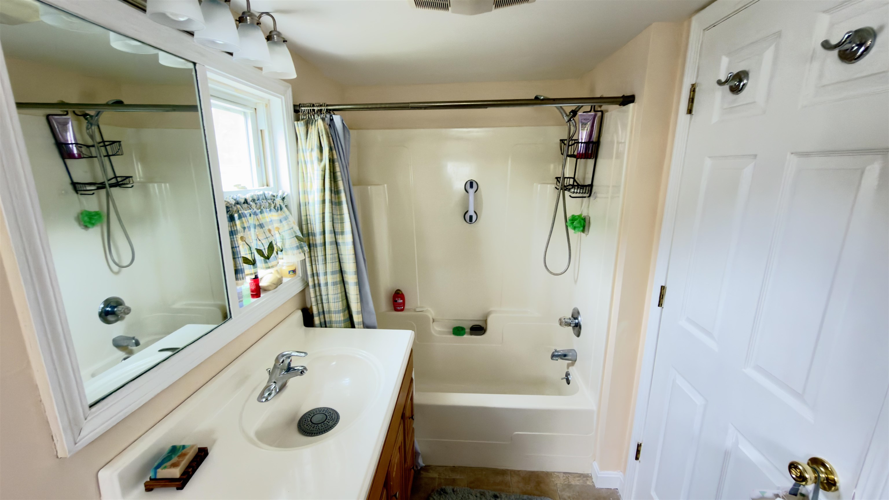 10 Cote Circle Ave, Raymond, NH 03077
