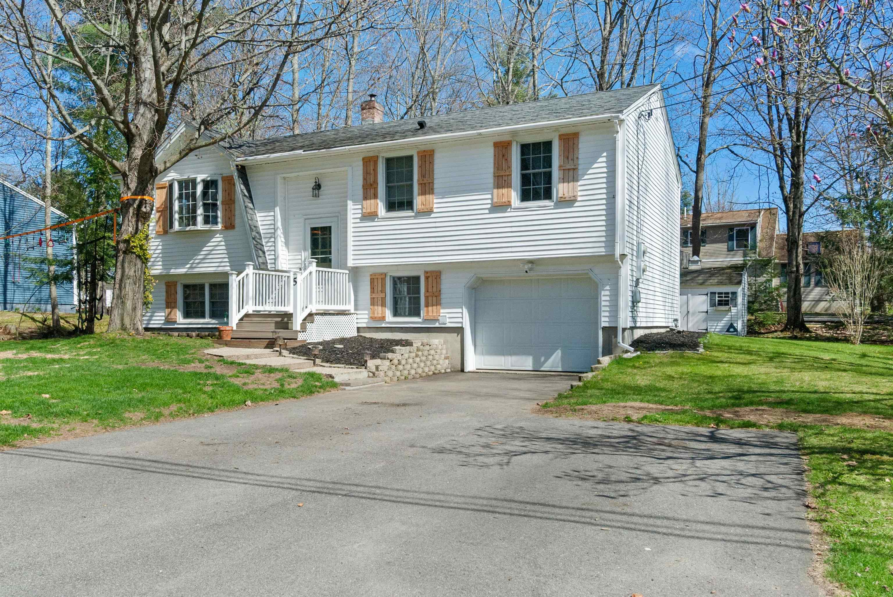5 Sprucewood Dr, Rochester, NH 03867