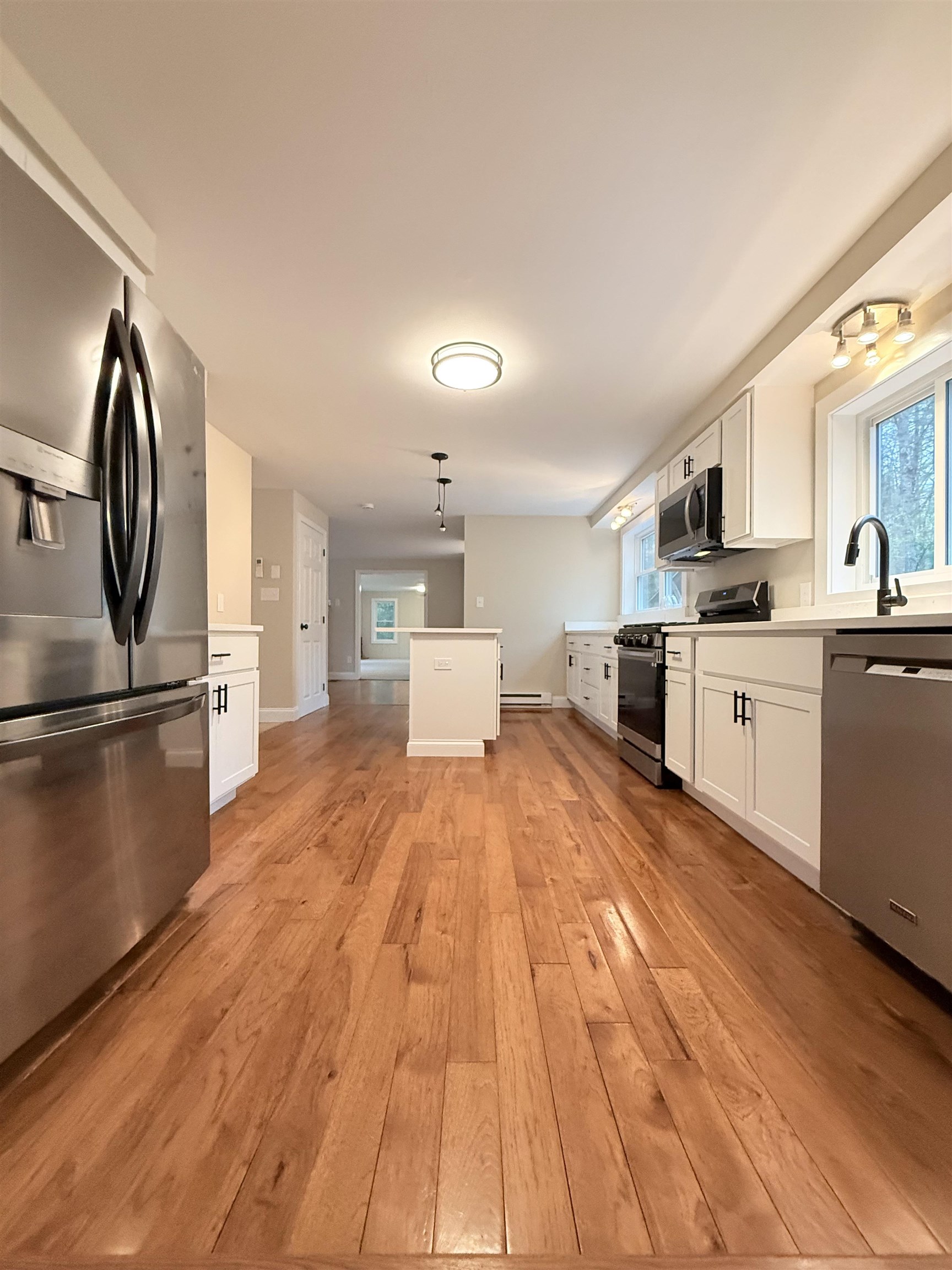 14 Moharimet Dr, Madbury, NH 03823