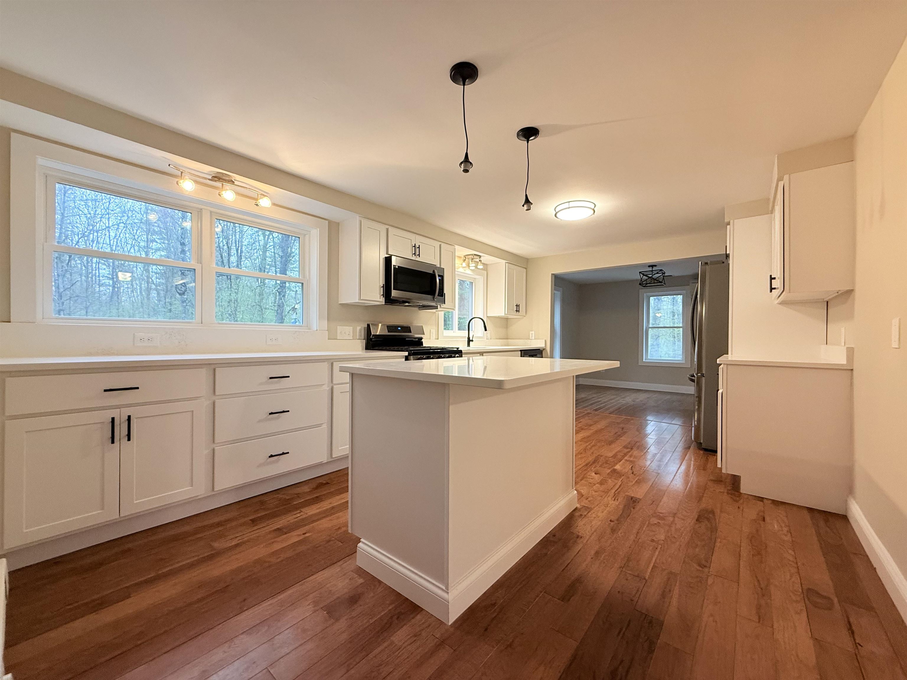 14 Moharimet Dr, Madbury, NH 03823
