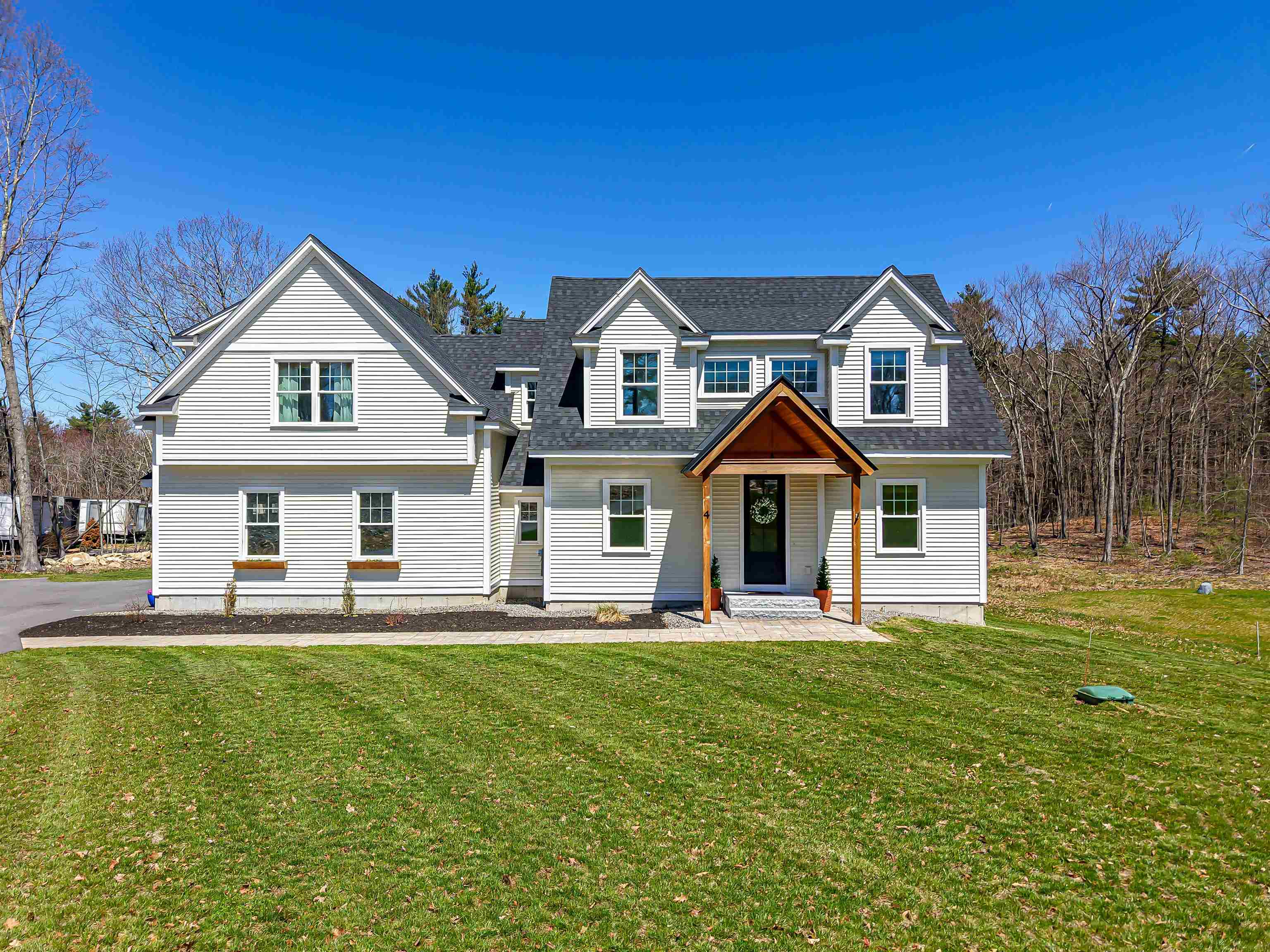 4 West Shore Park Rd, Kingston, NH 03848