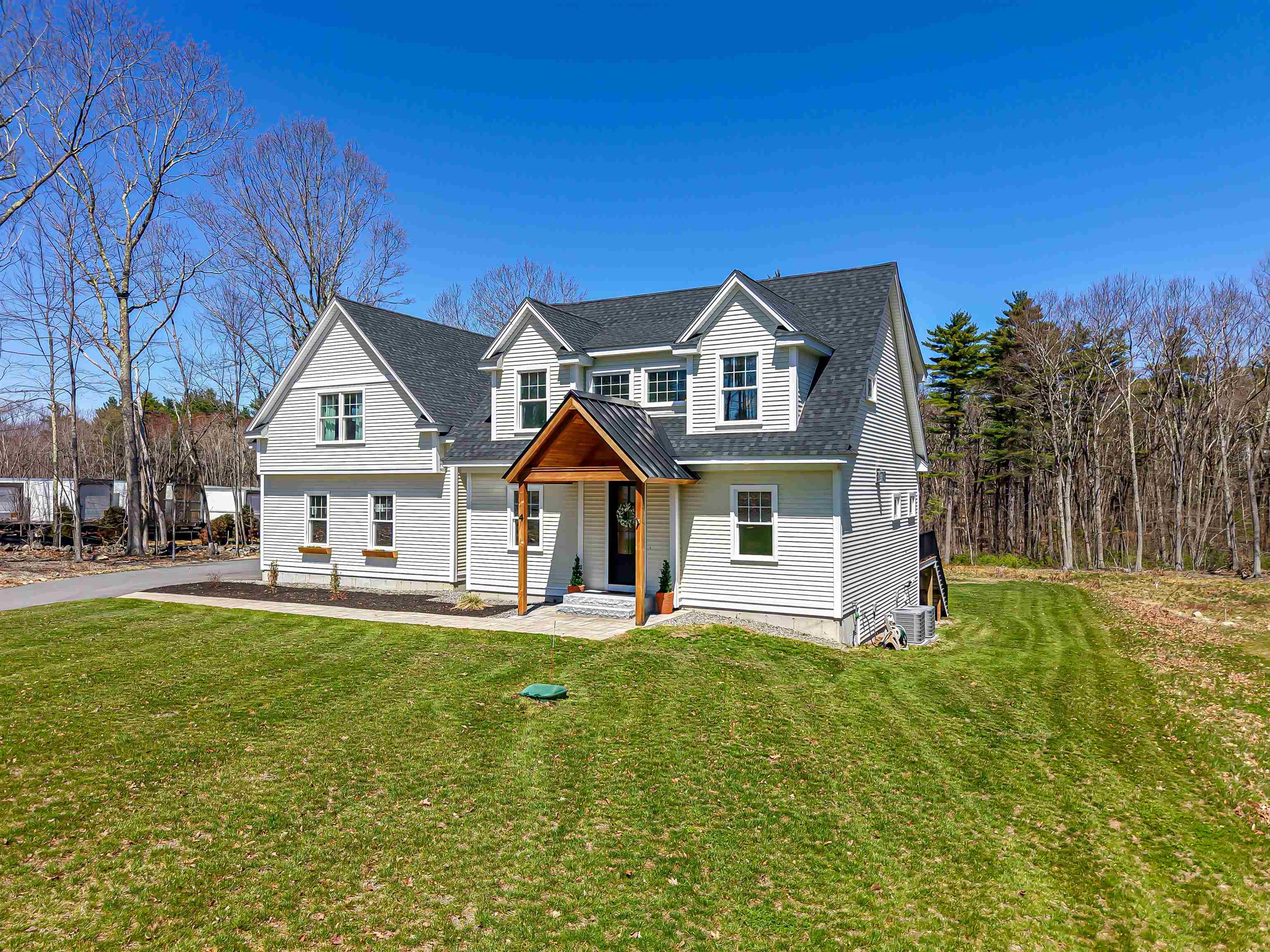 4 West Shore Park Rd, Kingston, NH 03848