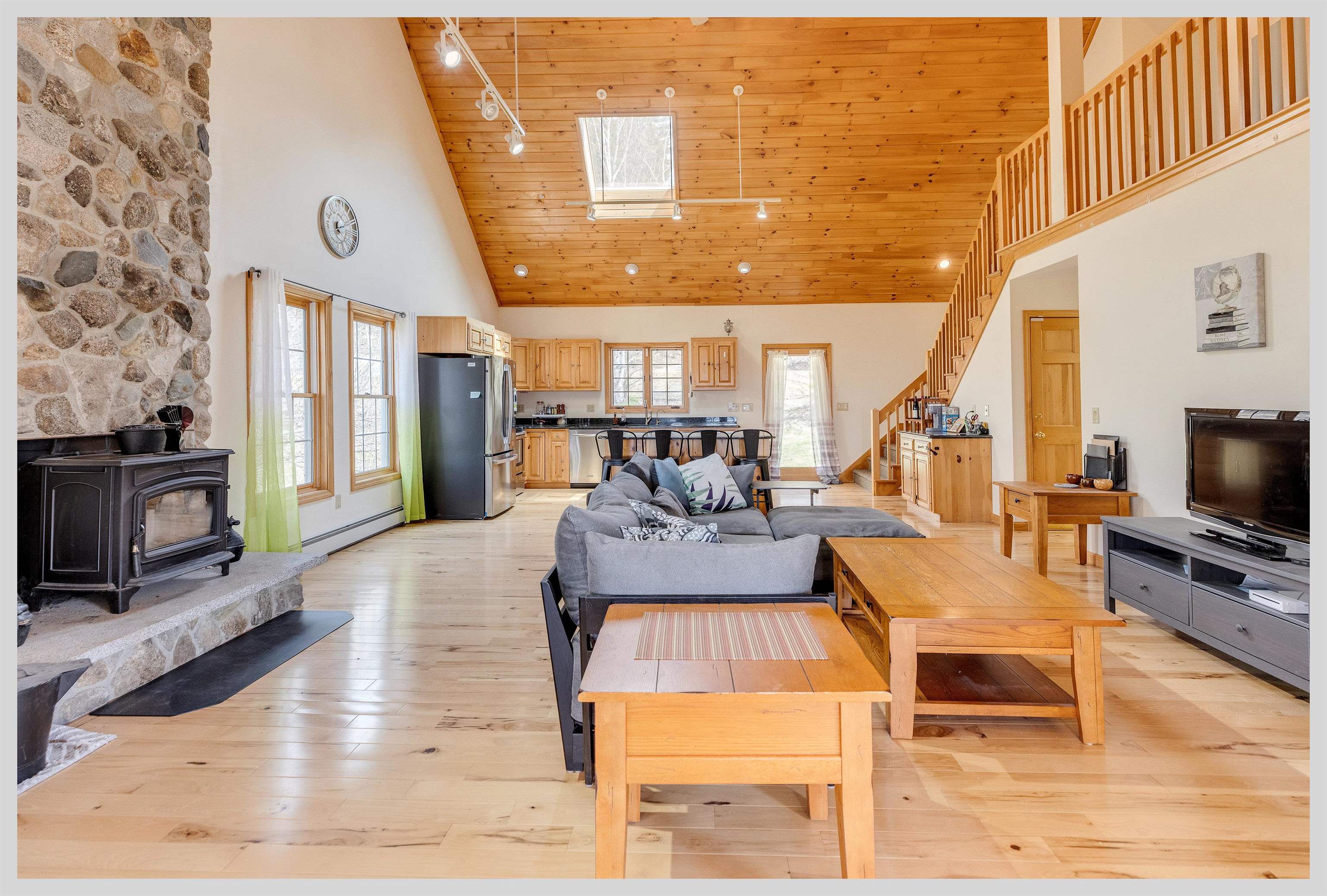 89 Meadow Ln, Campton, NH 03223