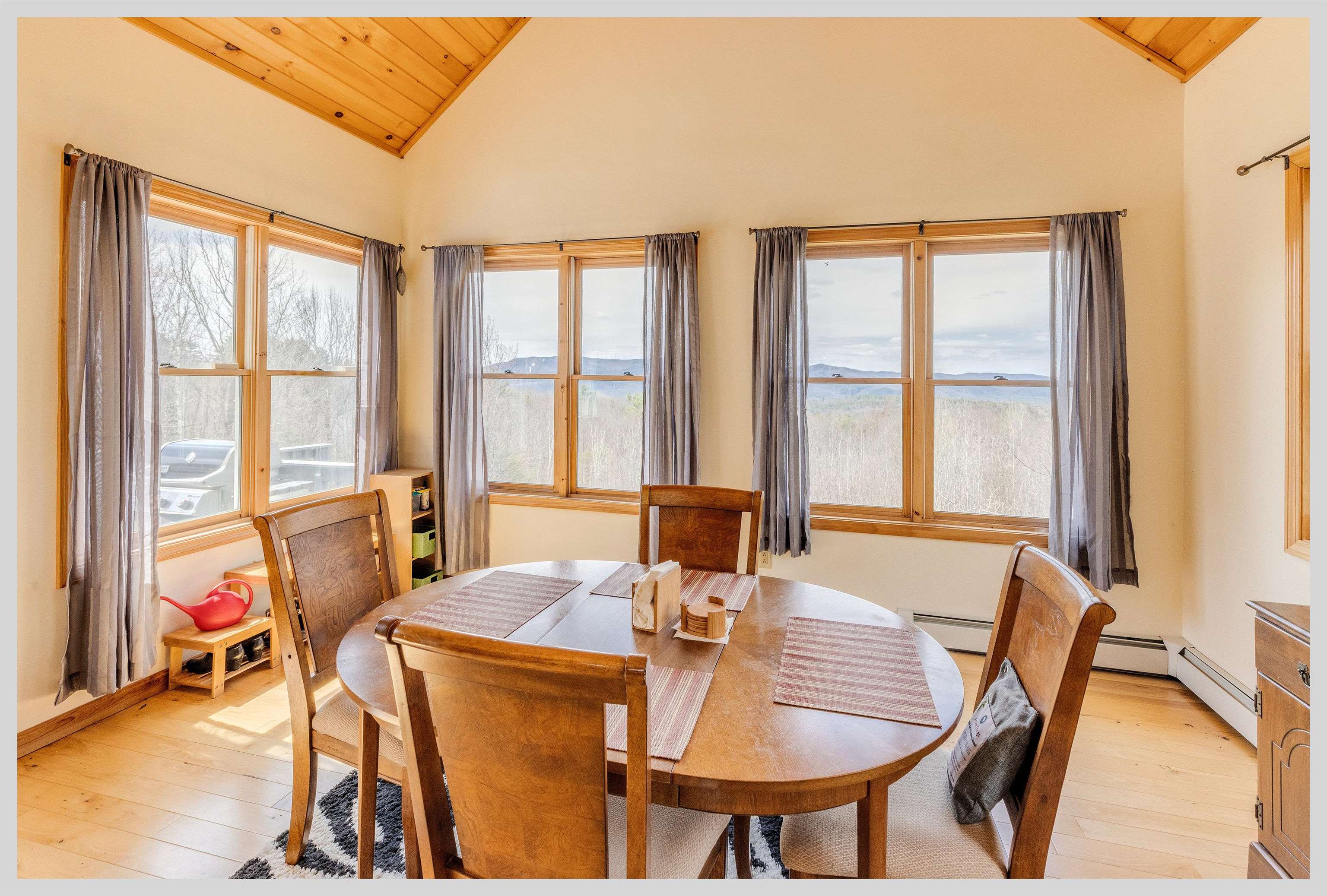 89 Meadow Ln, Campton, NH 03223