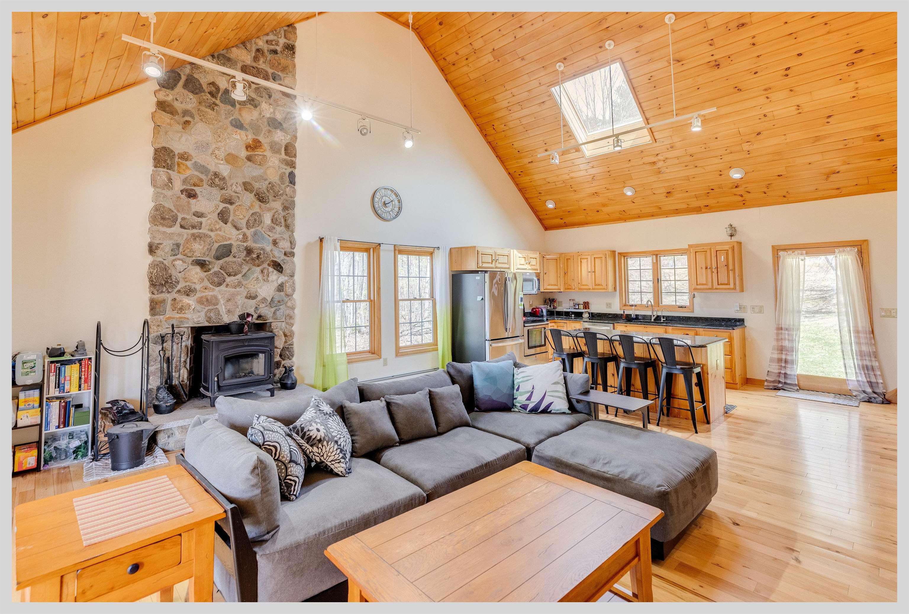 89 Meadow Ln, Campton, NH 03223