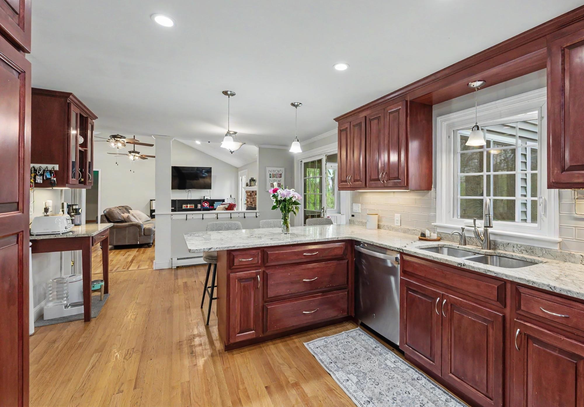 29 Old Sawmill Rd, Bedford, NH 03110