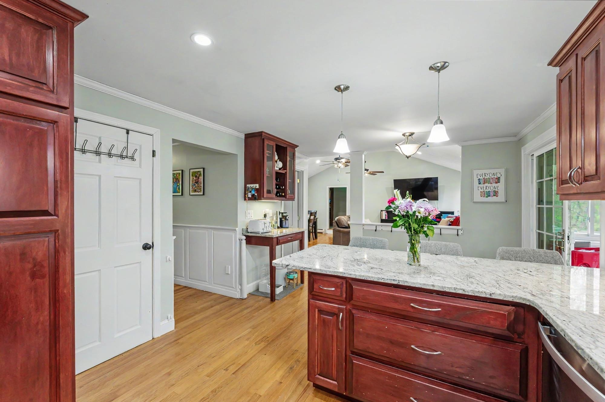 29 Old Sawmill Rd, Bedford, NH 03110