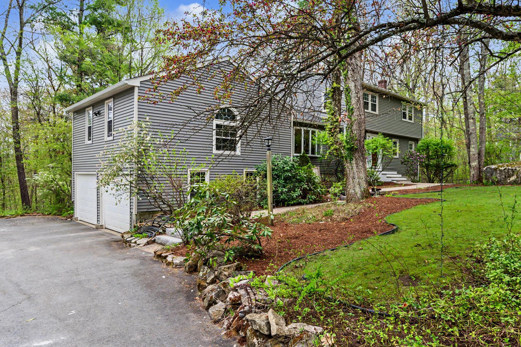 29 Old Sawmill Rd, Bedford, NH 03110