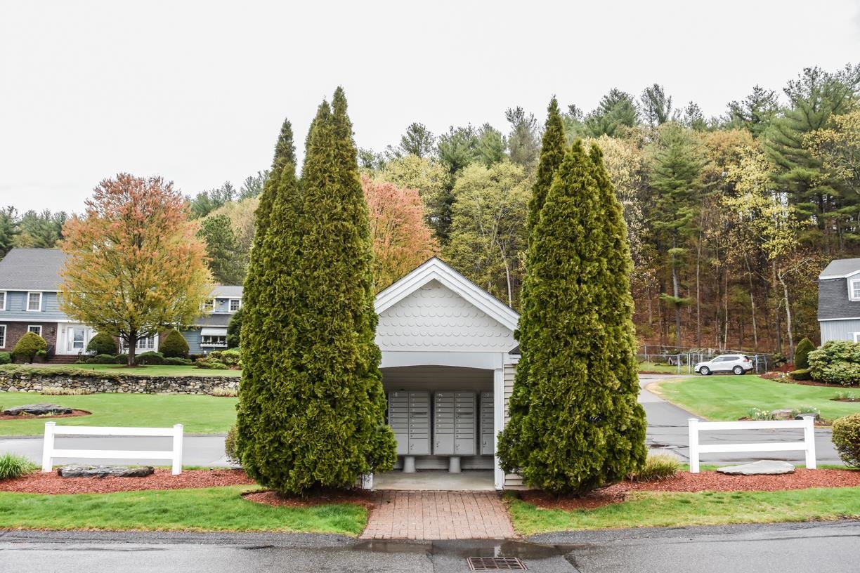 14 Georgetowne Dr, Nashua, NH 03062