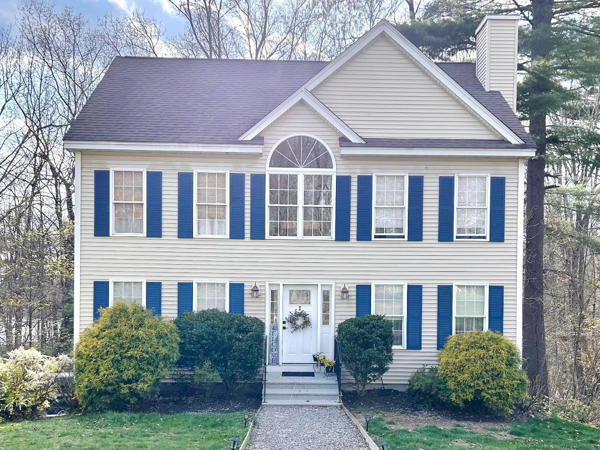 2 Cardinal Cir, Derry, NH 03038