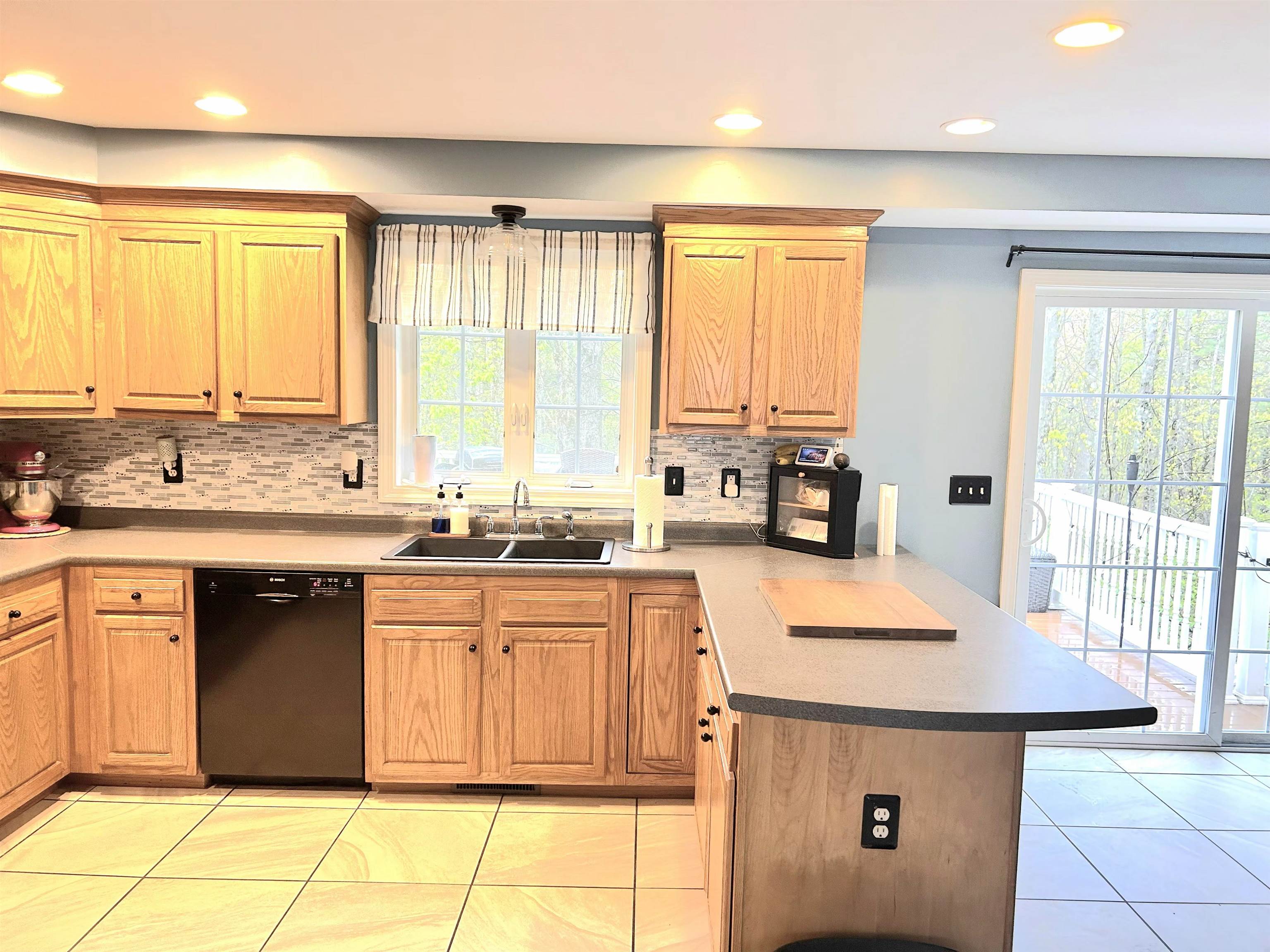 2 Cardinal Cir, Derry, NH 03038