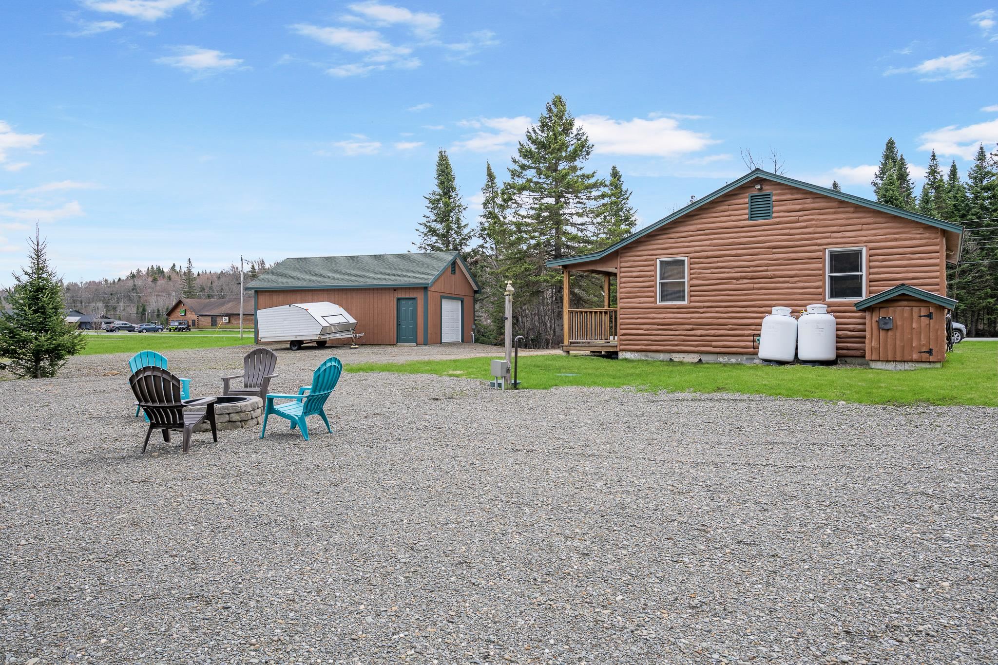 997 Back Lake Rd, Pittsburg, NH 03592