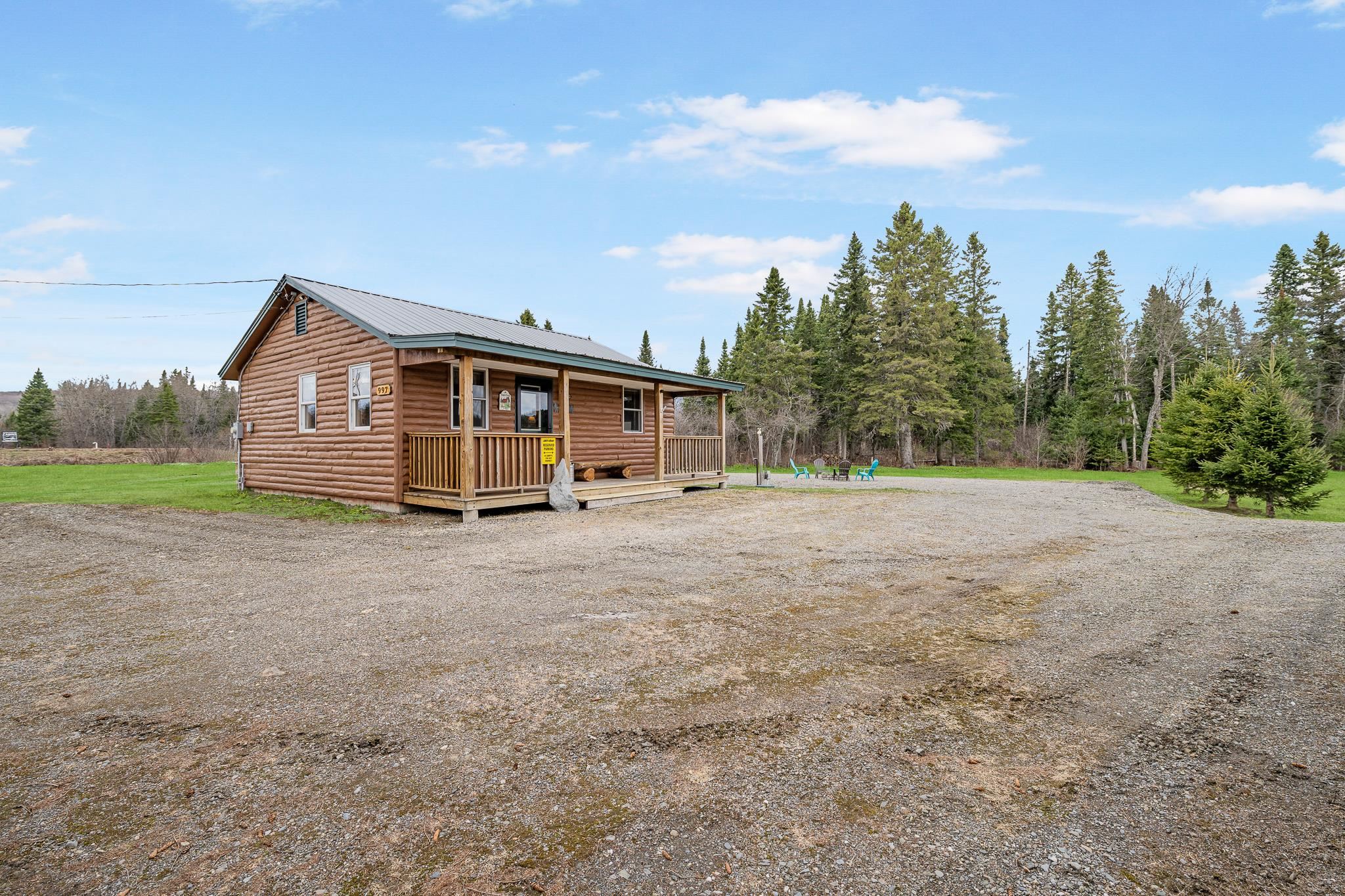 997 Back Lake Rd, Pittsburg, NH 03592