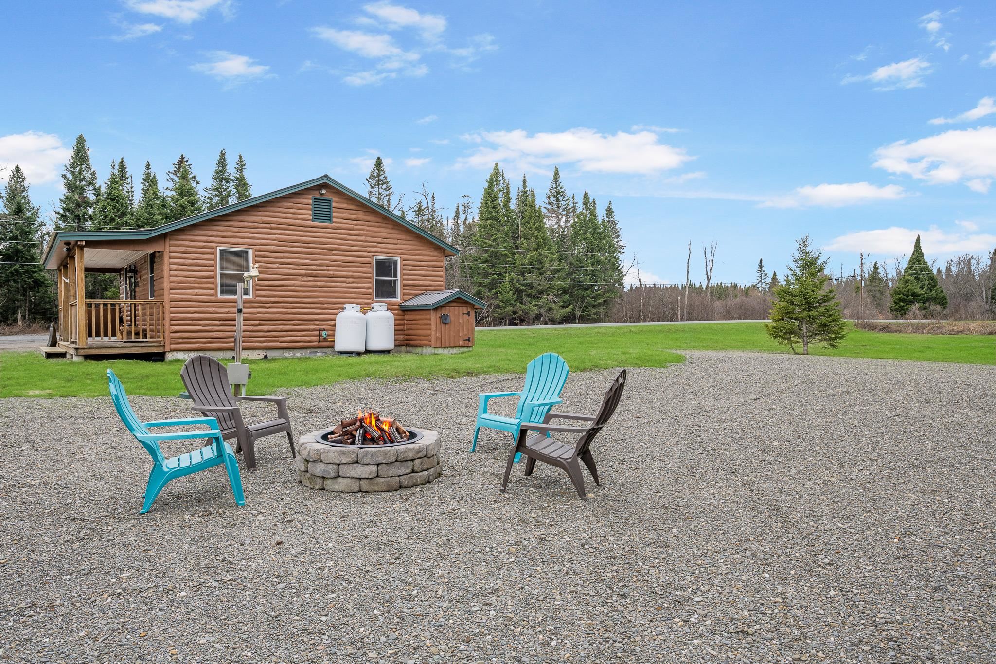 997 Back Lake Rd, Pittsburg, NH 03592