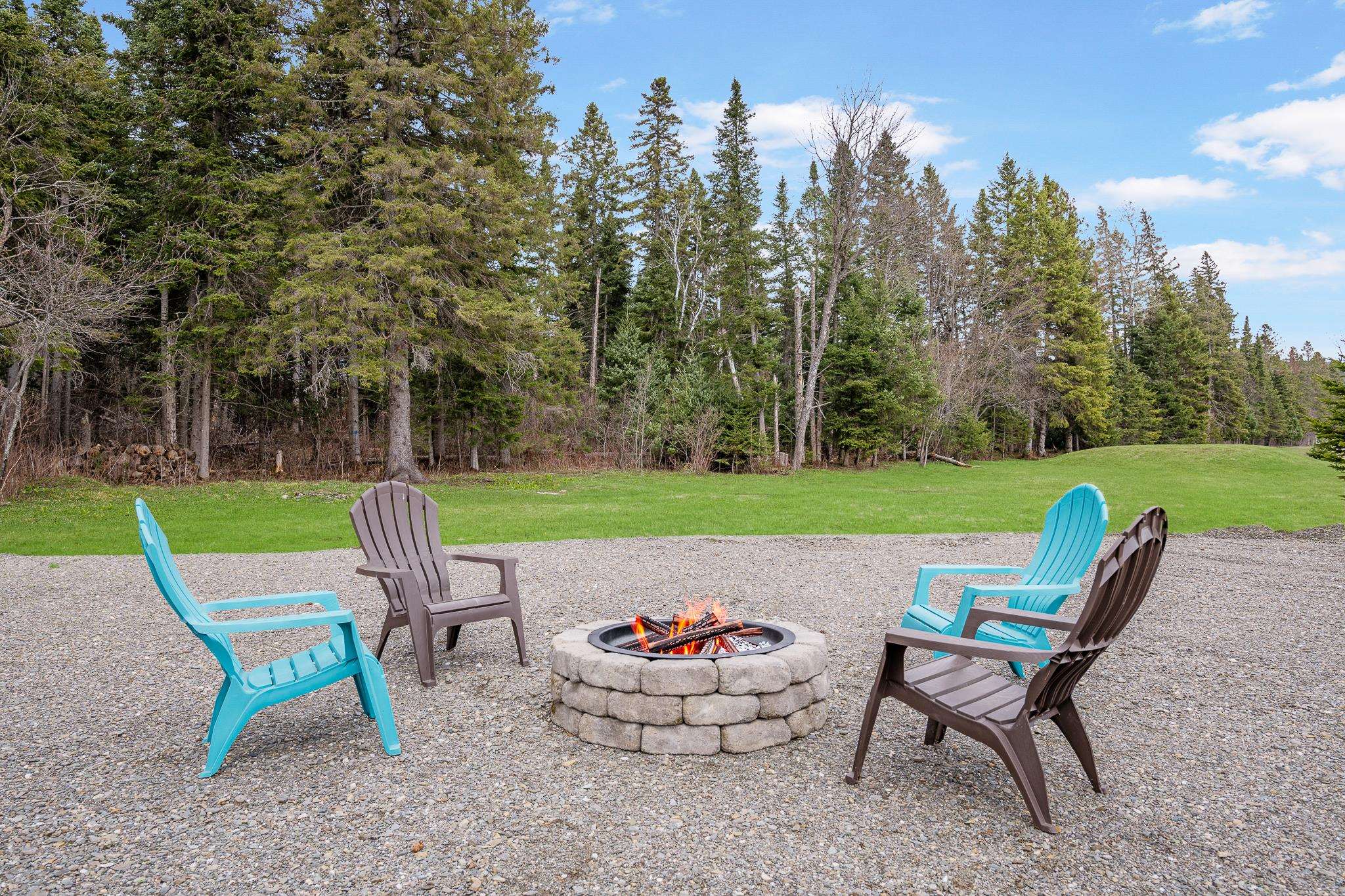 997 Back Lake Rd, Pittsburg, NH 03592