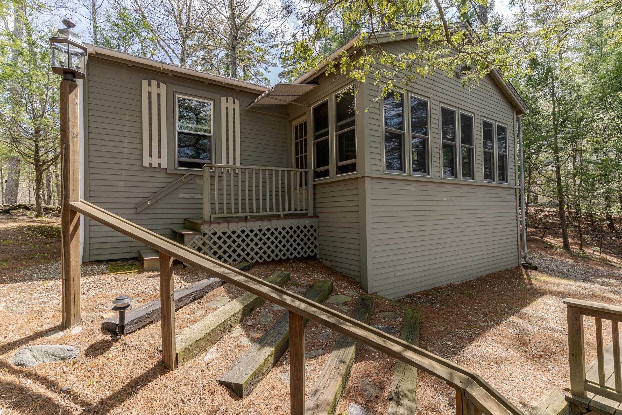22 Pine St, Nottingham, NH 03290
