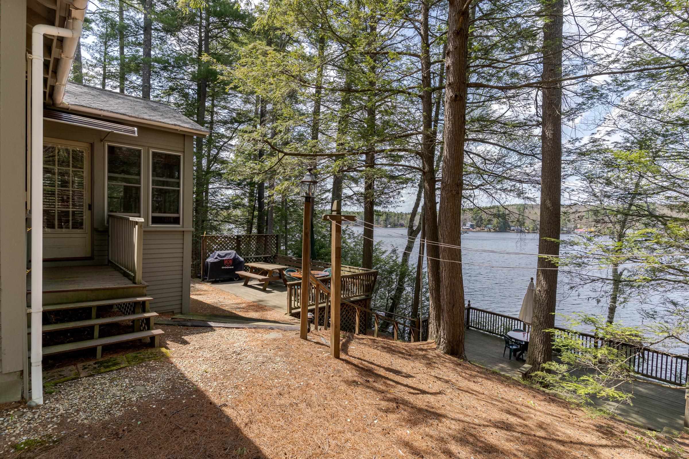 22 Pine St, Nottingham, NH 03290