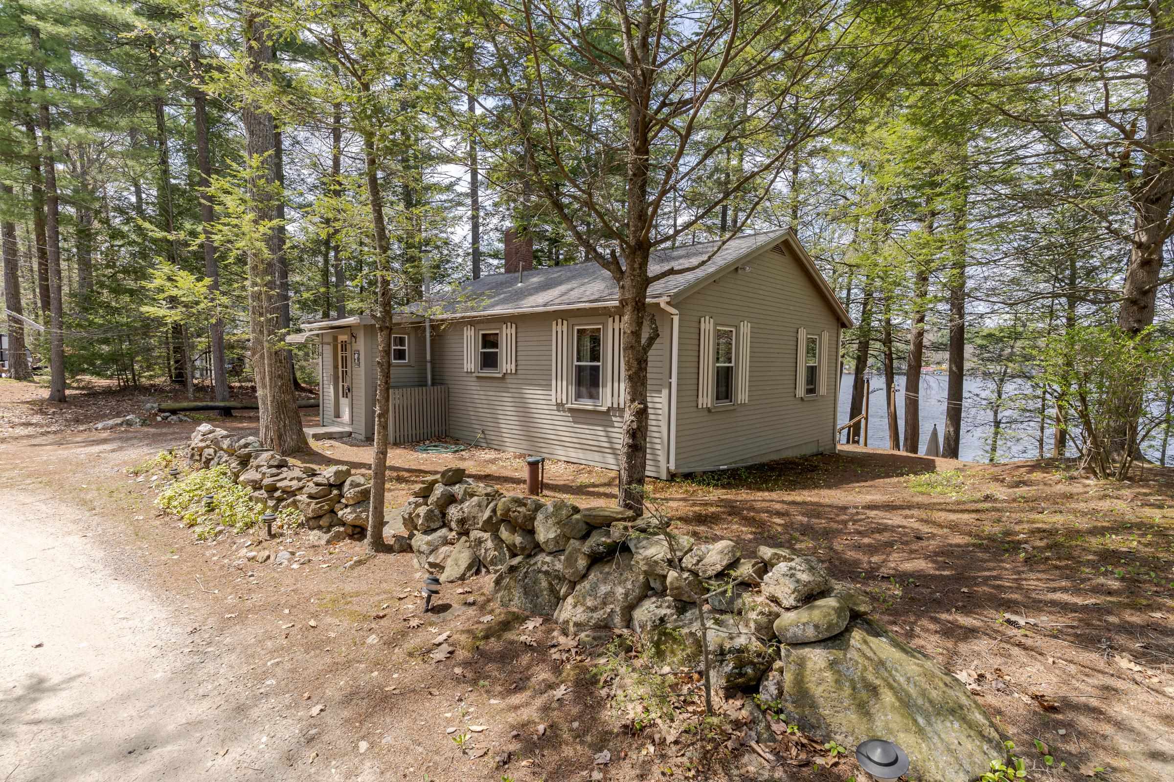 22 Pine St, Nottingham, NH 03290