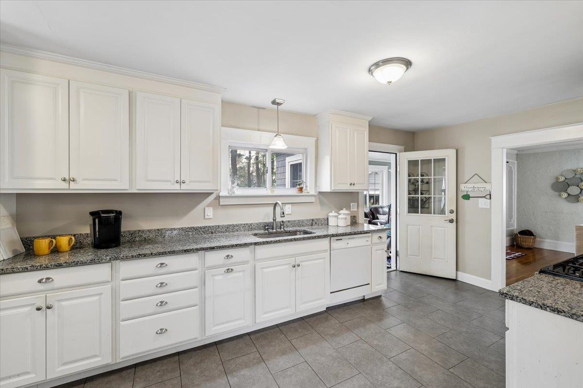36 Lamprey St, Manchester, NH 03102
