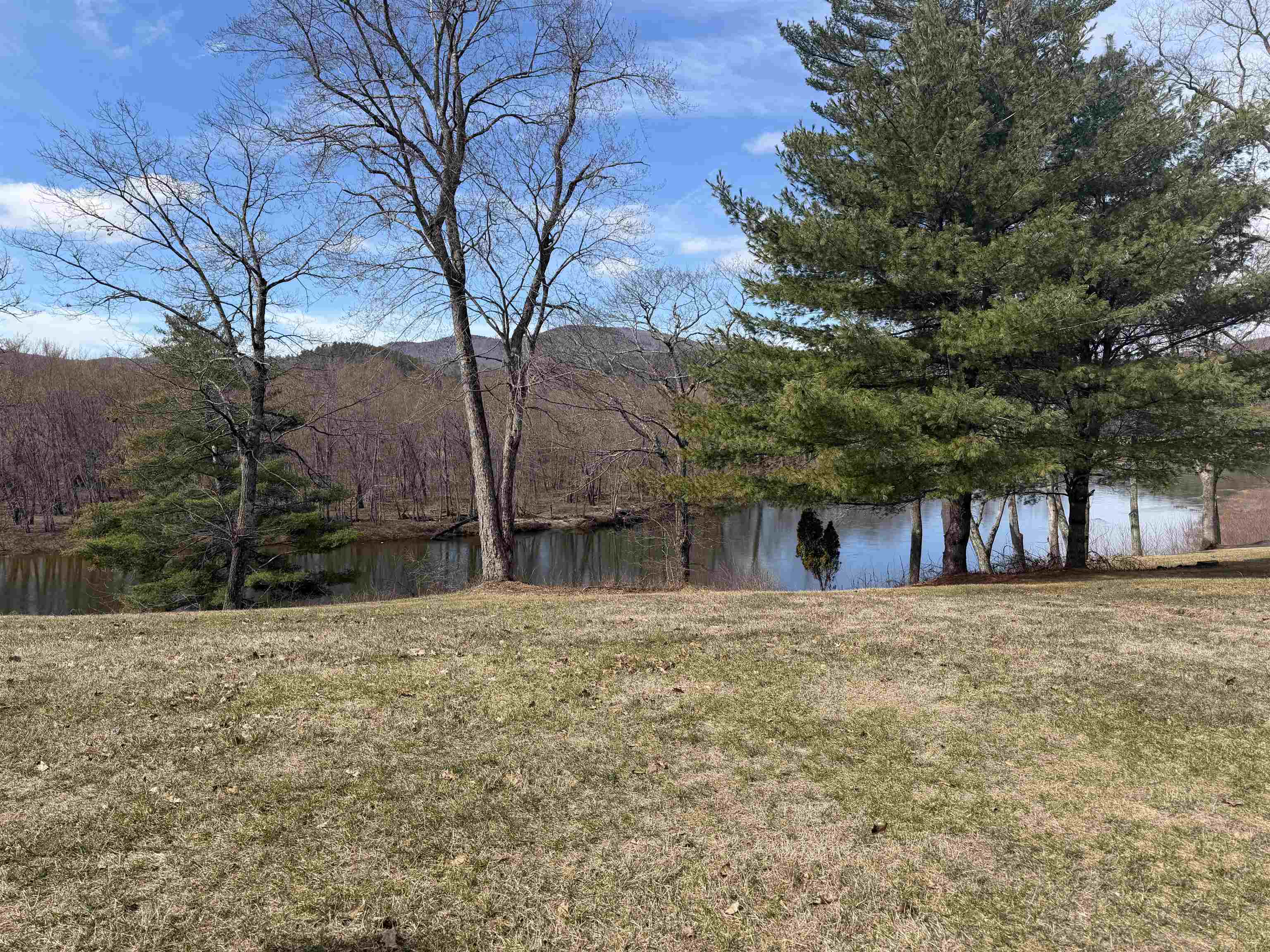 22 Circle Dr, Ashland, NH 03217