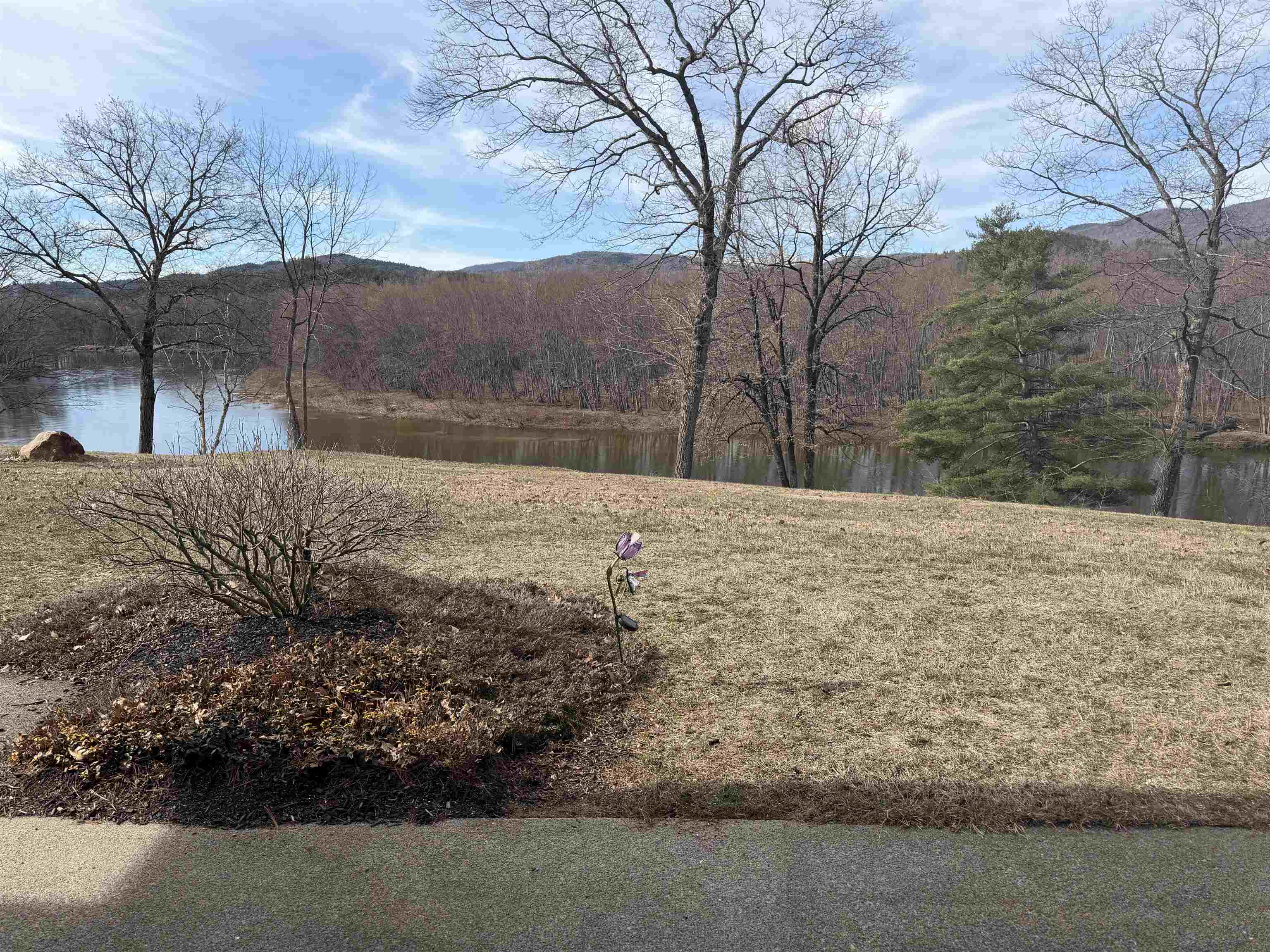 22 Circle Dr, Ashland, NH 03217