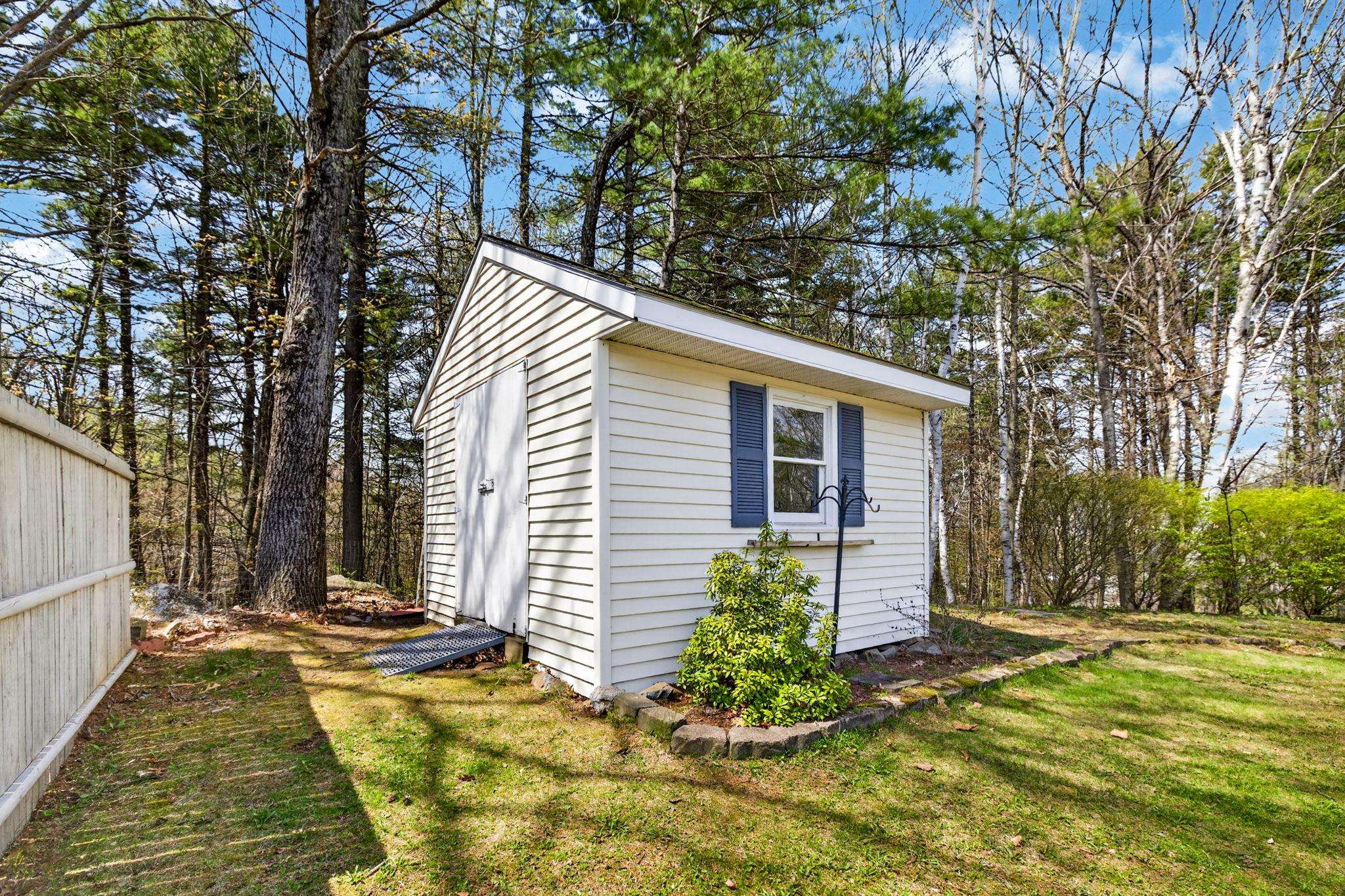 21 Emerald Dr, Laconia, NH 03246