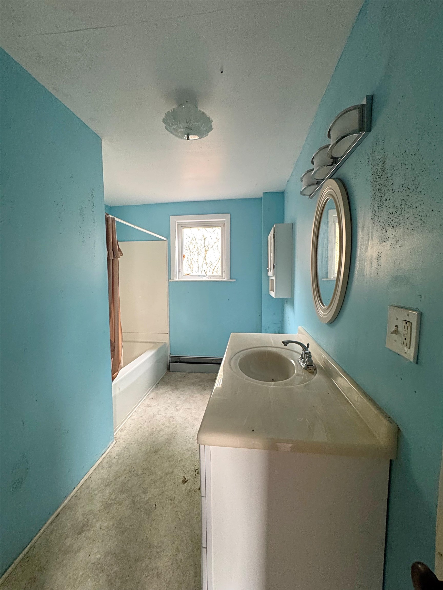 24 Beauregard St, Claremont, NH 03743