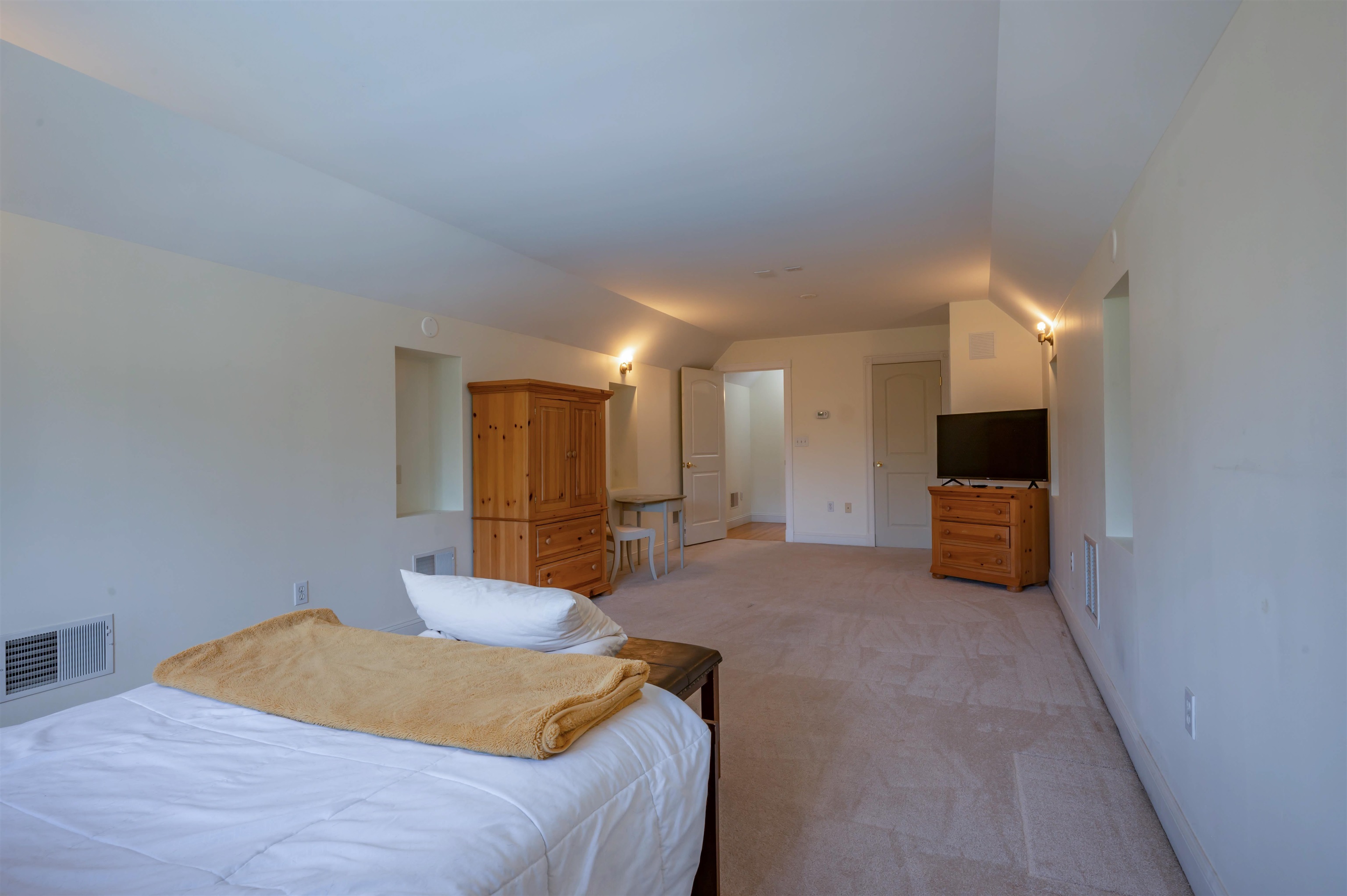 145 Horizon Dr, Goffstown, NH 03045