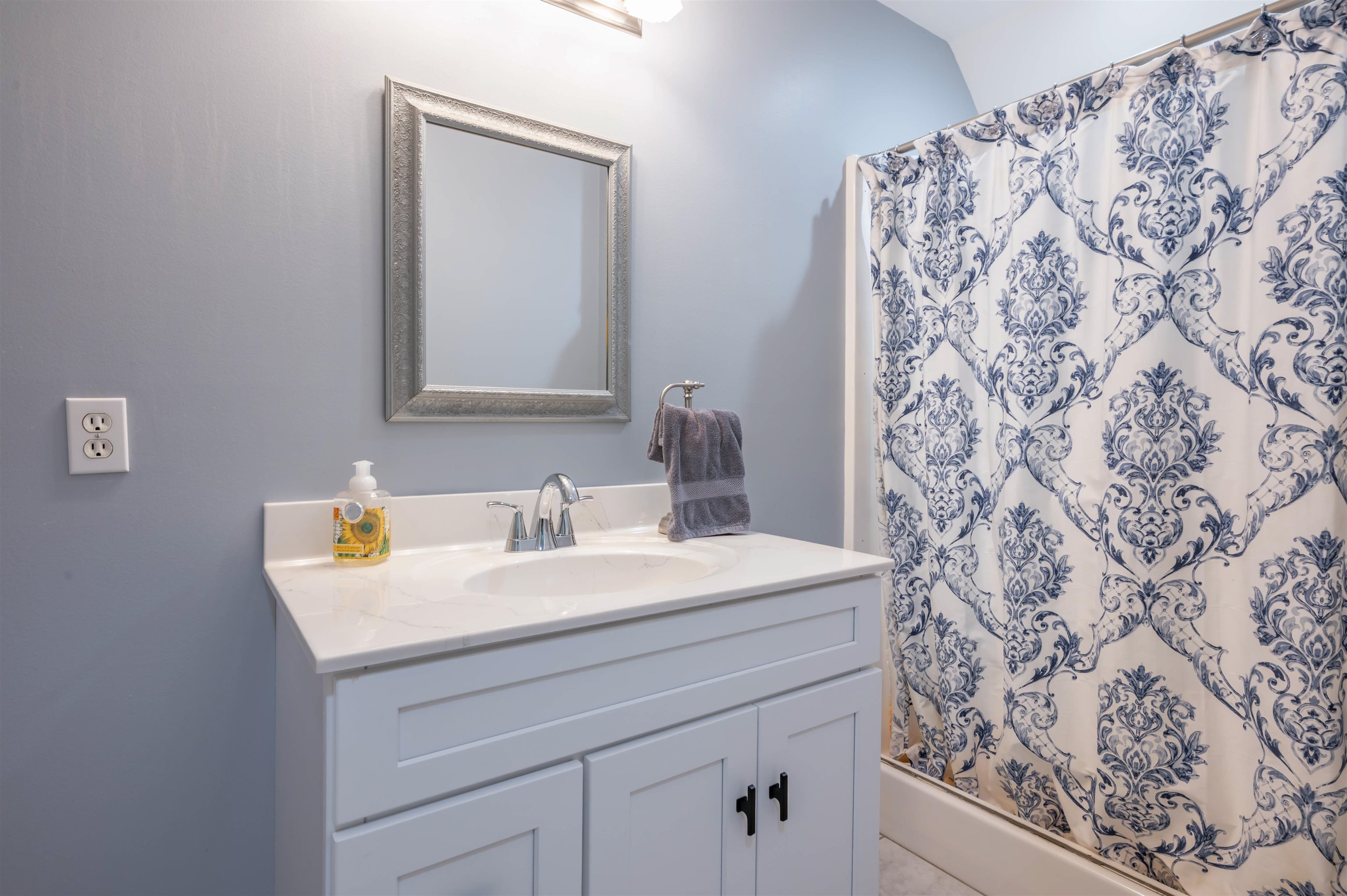 145 Horizon Dr, Goffstown, NH 03045