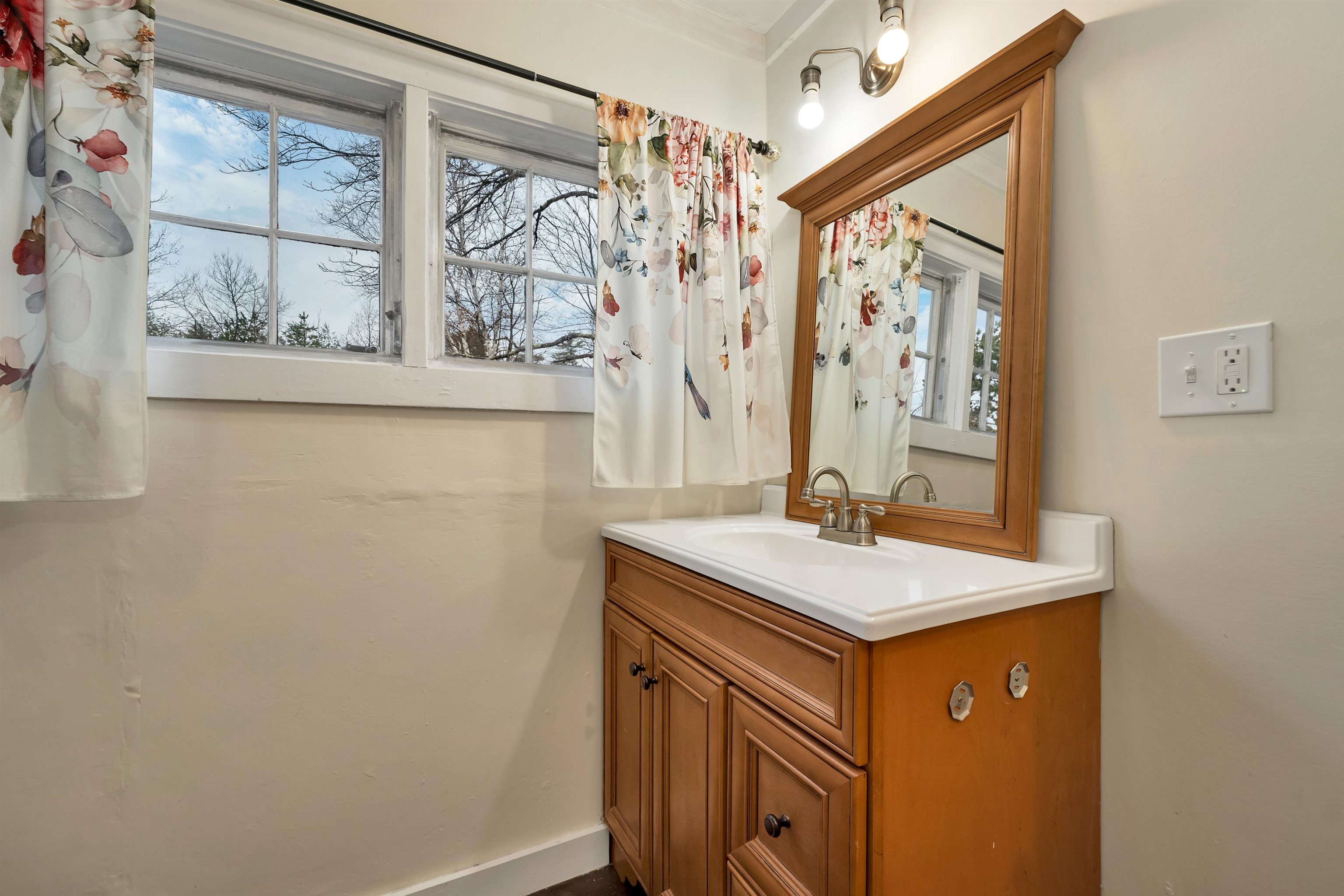 839 Route 16 , Ossipee, NH 03864