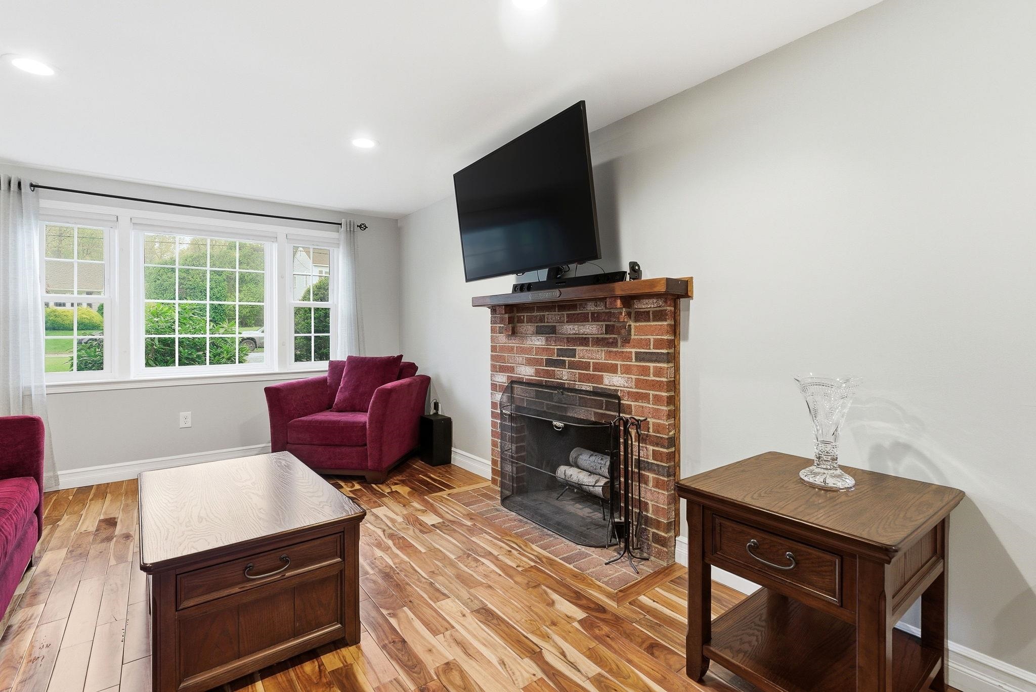 56 Timberline Dr, Nashua, NH 03062