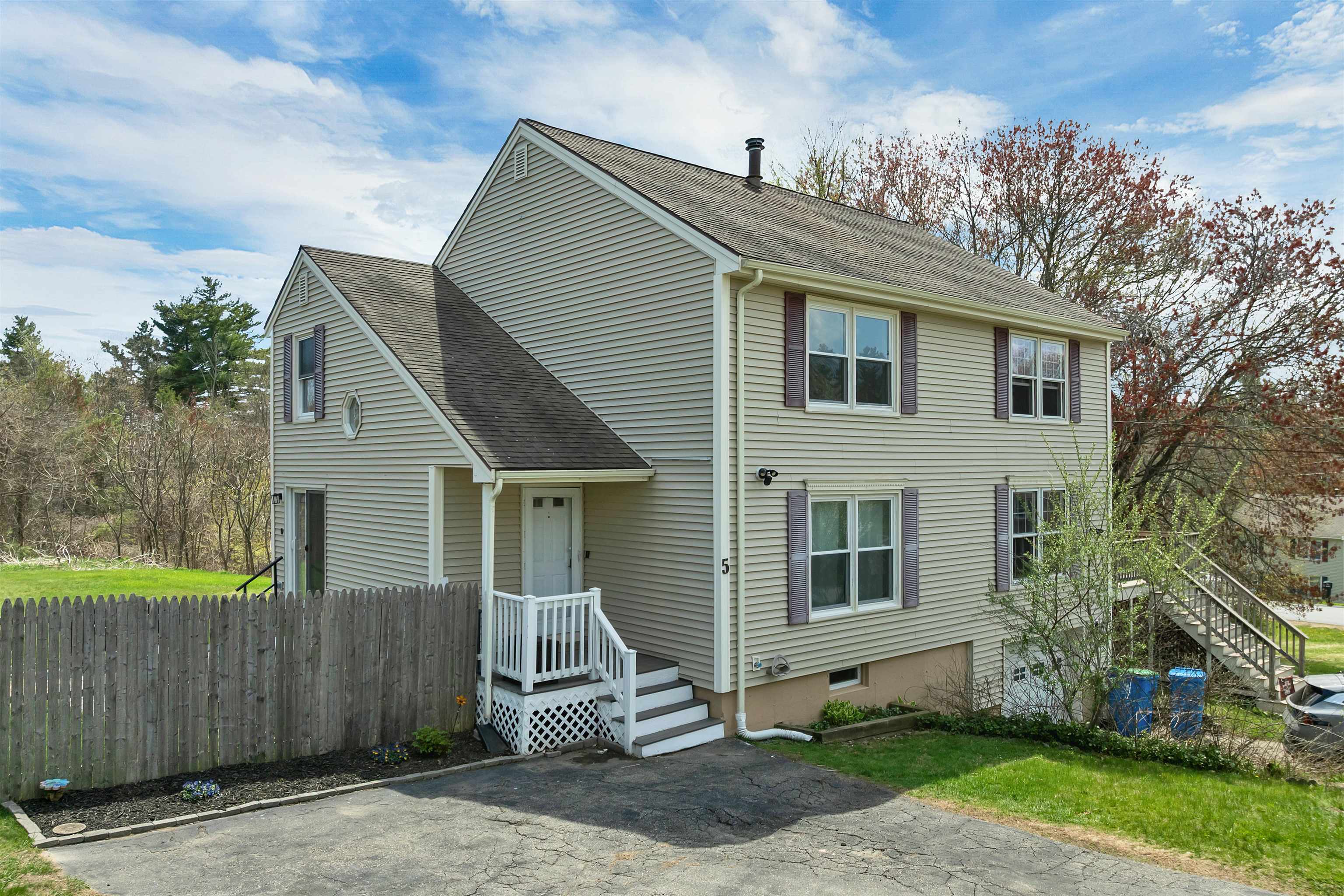 5 Richardson Rd, Derry, NH 03038