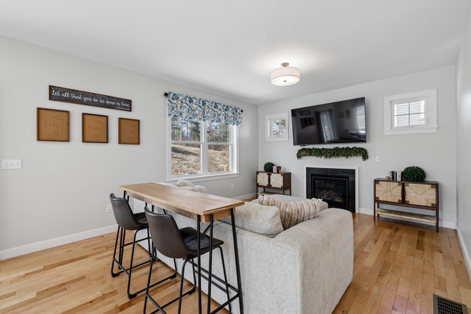 50 Clover Ln, Londonderry, NH 03053