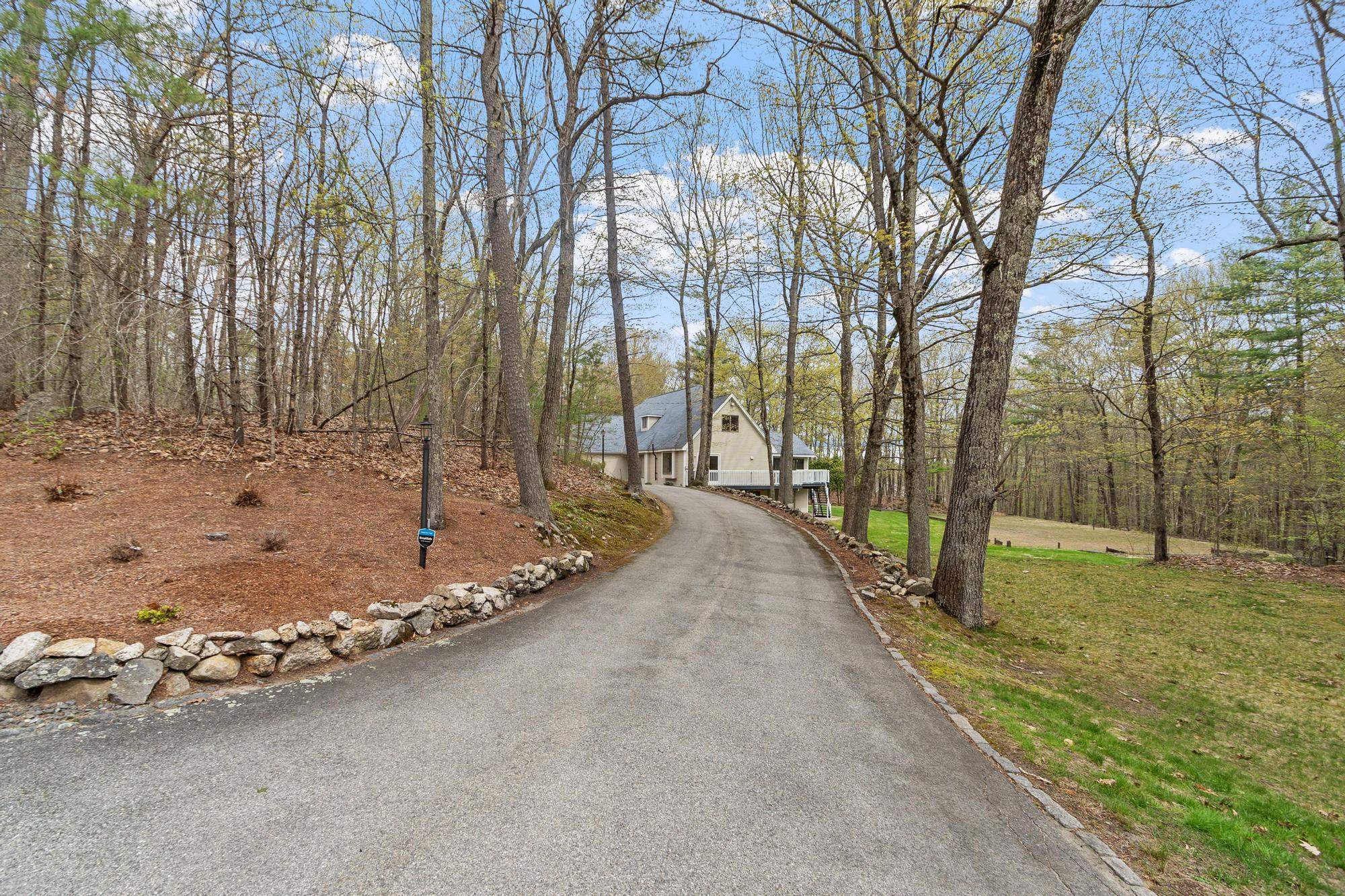17 Stone Pound Ln, Atkinson, NH 03811-2260